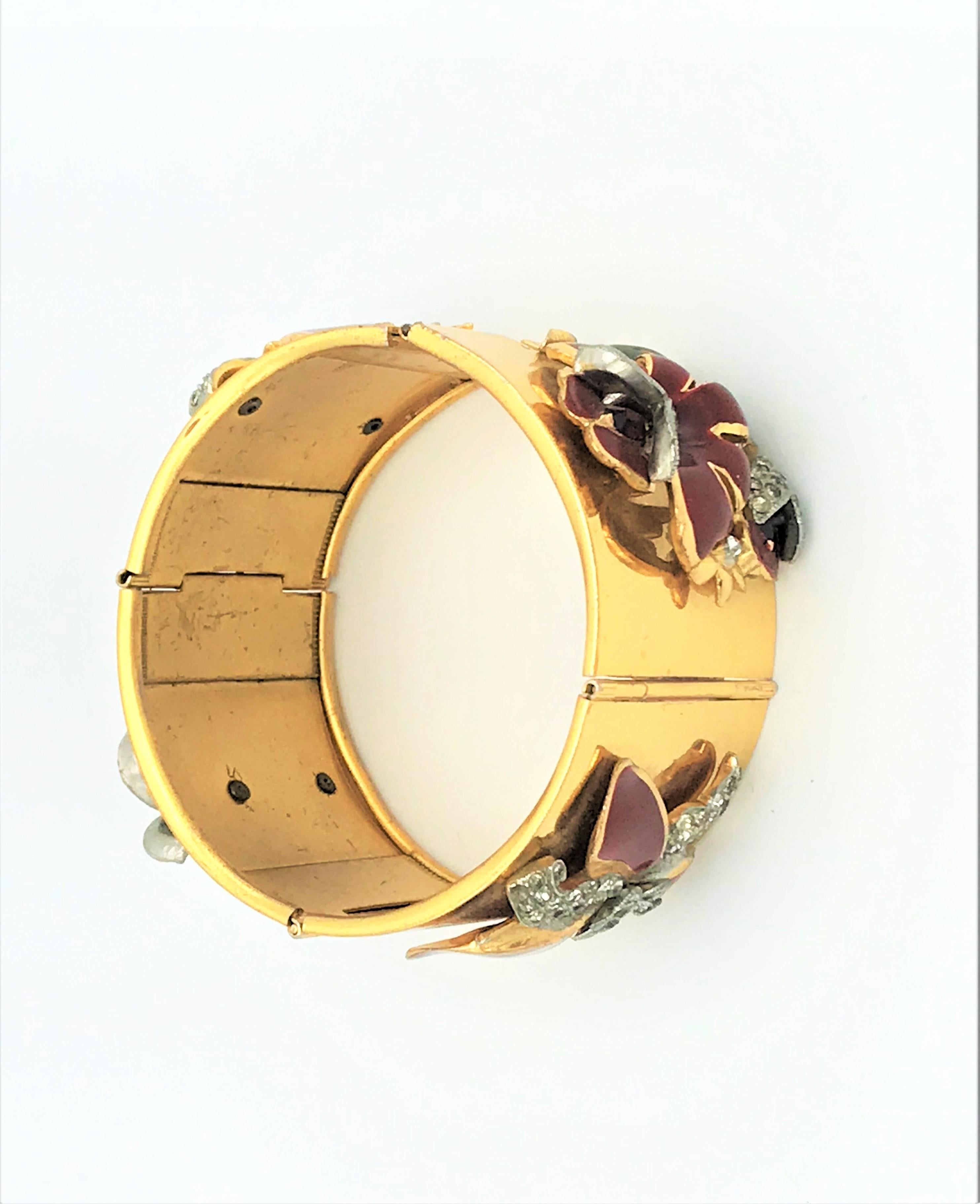 Gold plated hinged bracelet with Coro enamel flowers attached from the 1940s, US For Sale 1