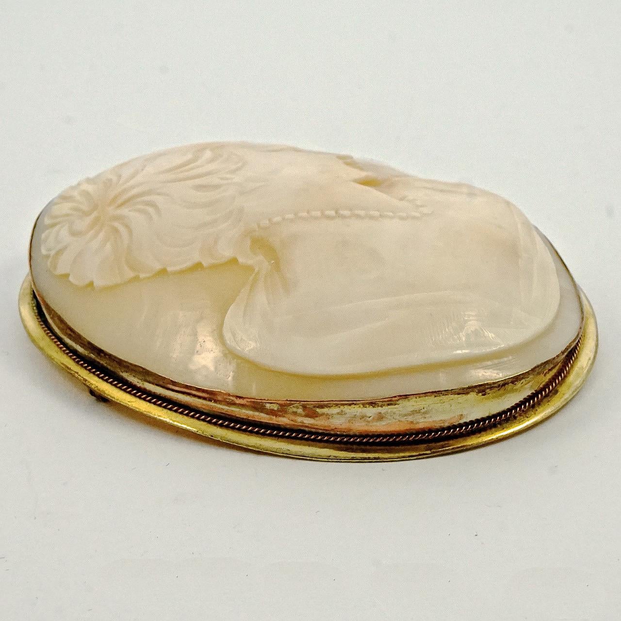 Gold Plated Large Oval Carved Lady Shell Cameo Brooch Pendant  In Good Condition For Sale In London, GB