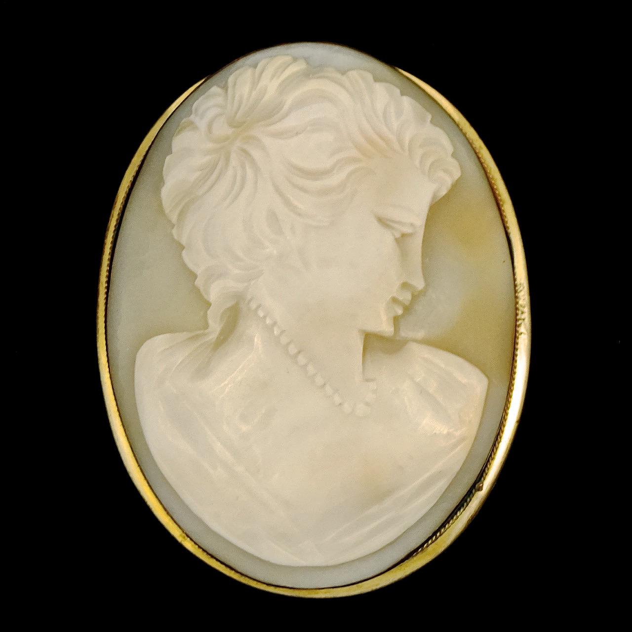 Gold Plated Large Oval Carved Lady Shell Cameo Brooch Pendant  For Sale 2