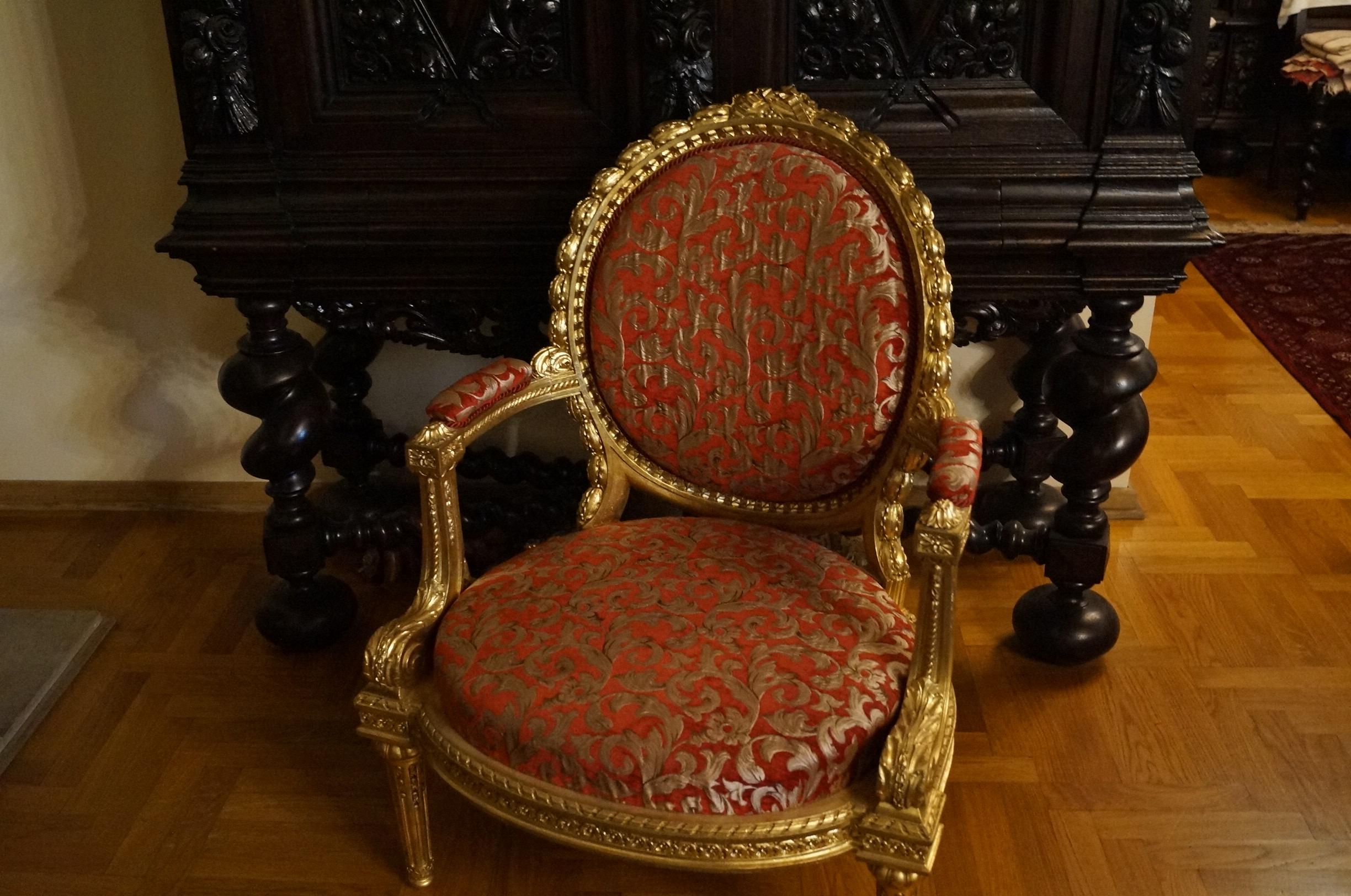 Silla Luis XVI dorada de 1860 en venta 9