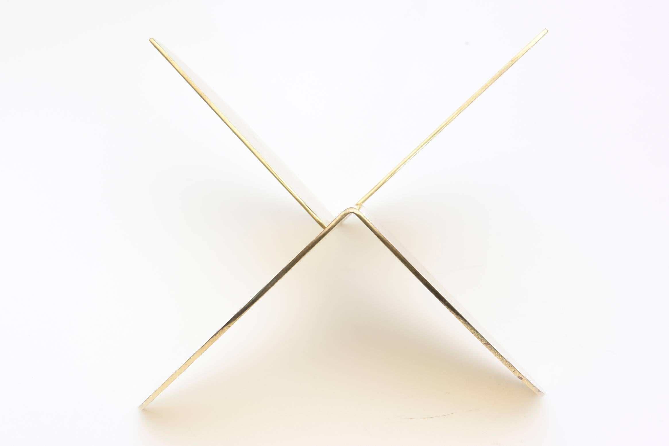 Unknown  Abstract Geometric Intersecting Sculpture