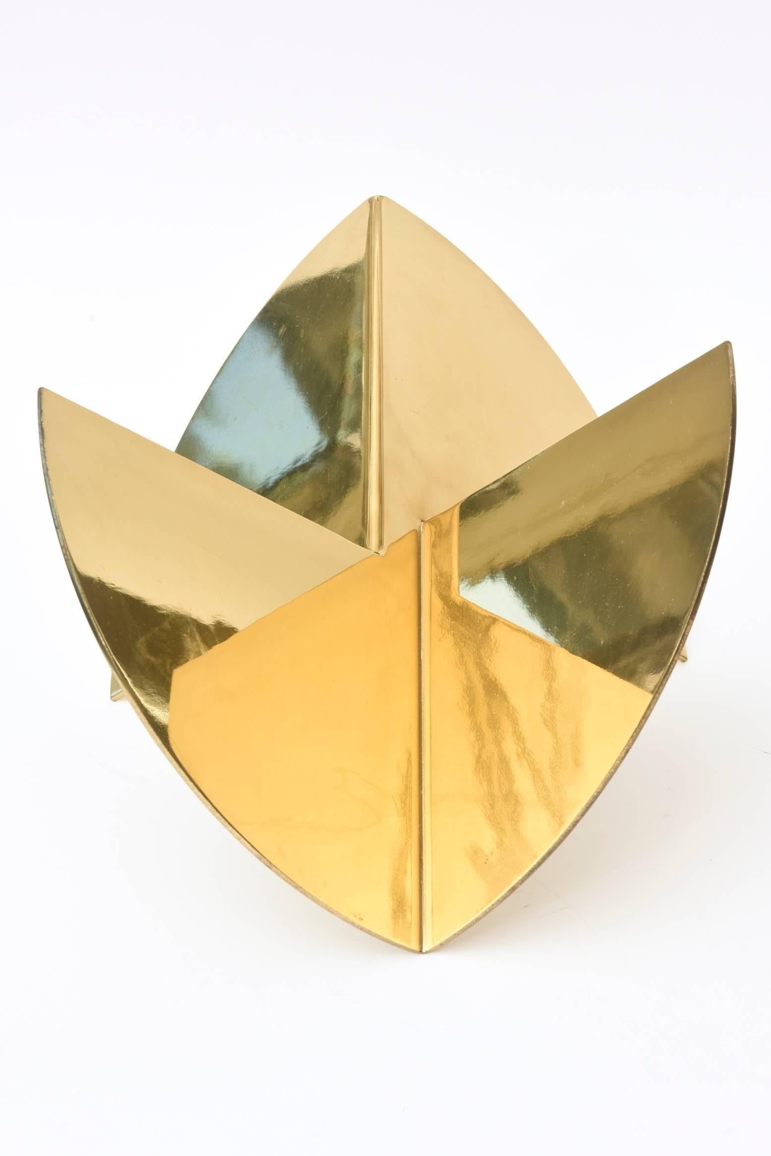  Abstract Geometric Intersecting Sculpture 1