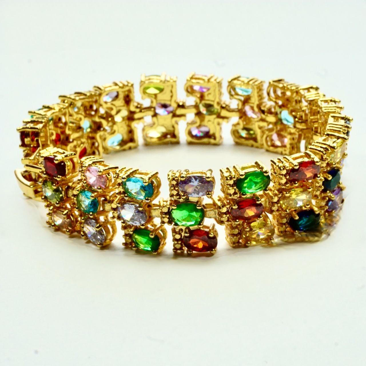 Bracelet à maillons orné d'or et de bijoux en verre multicolores en vente 2