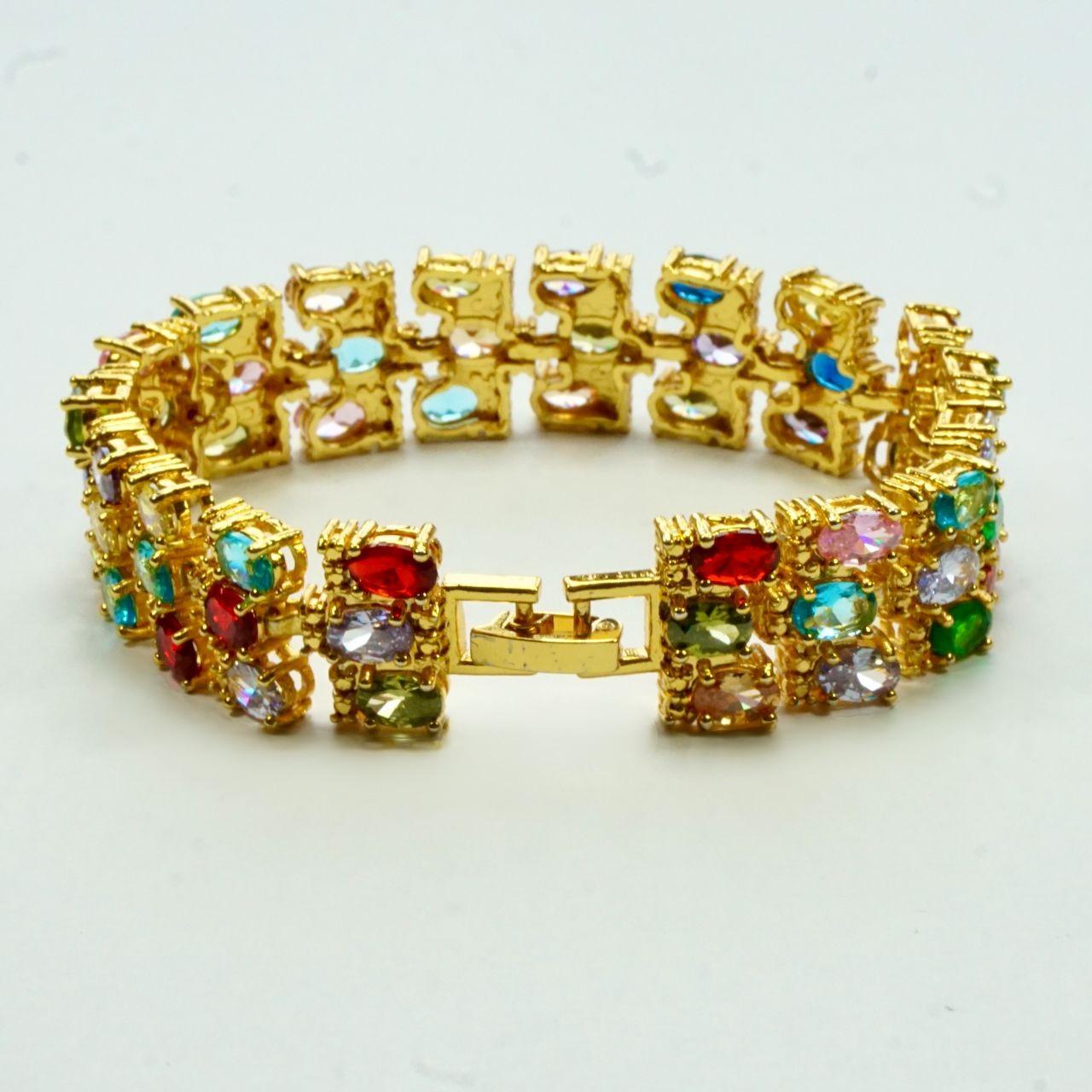Bracelet à maillons orné d'or et de bijoux en verre multicolores en vente 3