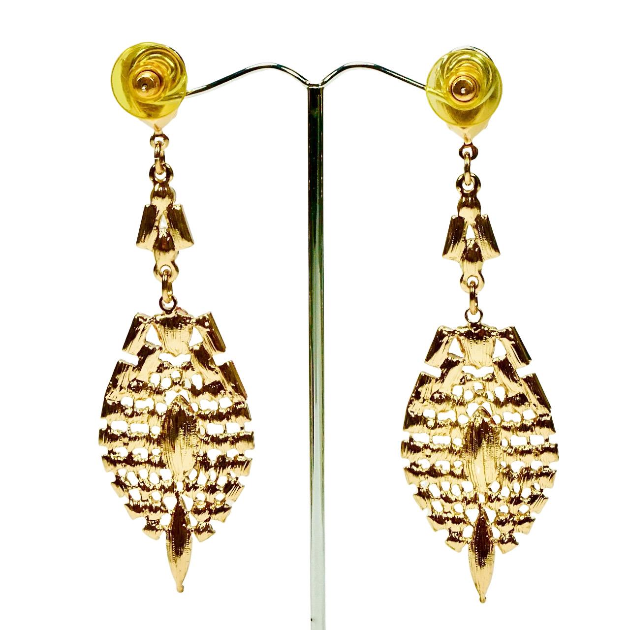 Orecchini pendenti con strass tondo e baguette Peach Marquise placcati oro in vendita 1