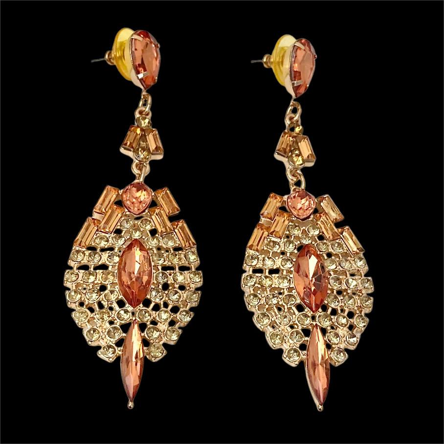 Orecchini pendenti con strass tondo e baguette Peach Marquise placcati oro in vendita 2
