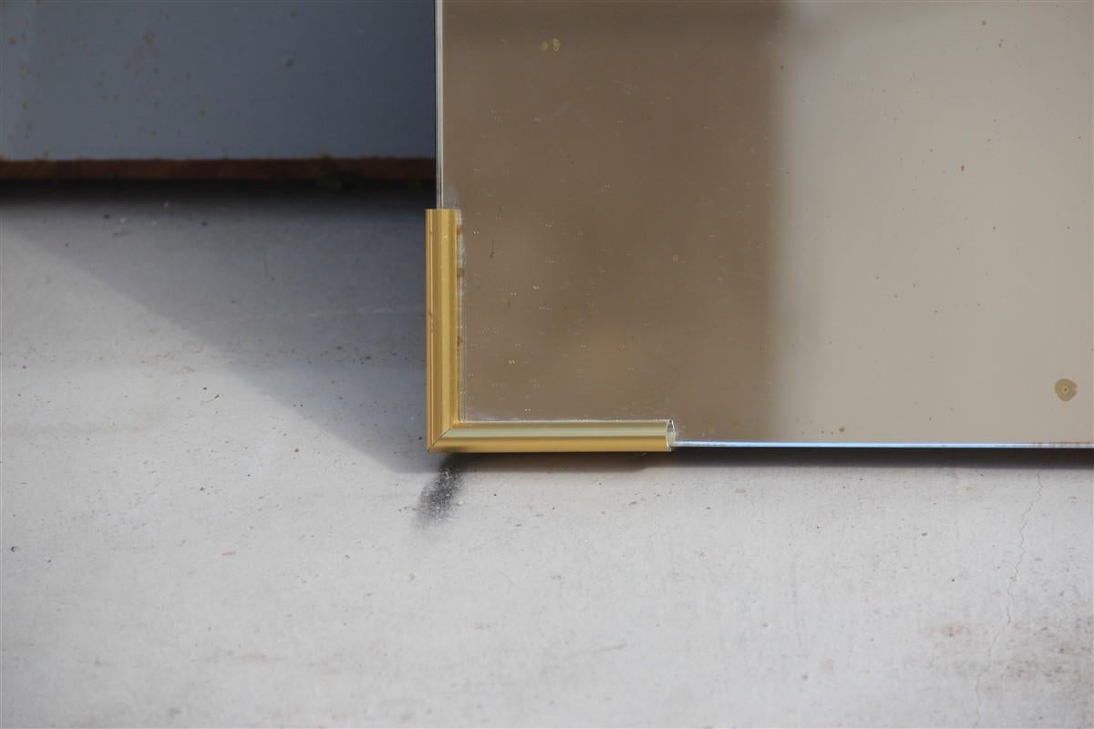 Gold-plated rectangular wall mirror with rounded corners in Italian design, 1950.

The mirror is original with original stains in patina, but on request we can also replace it with a new one.