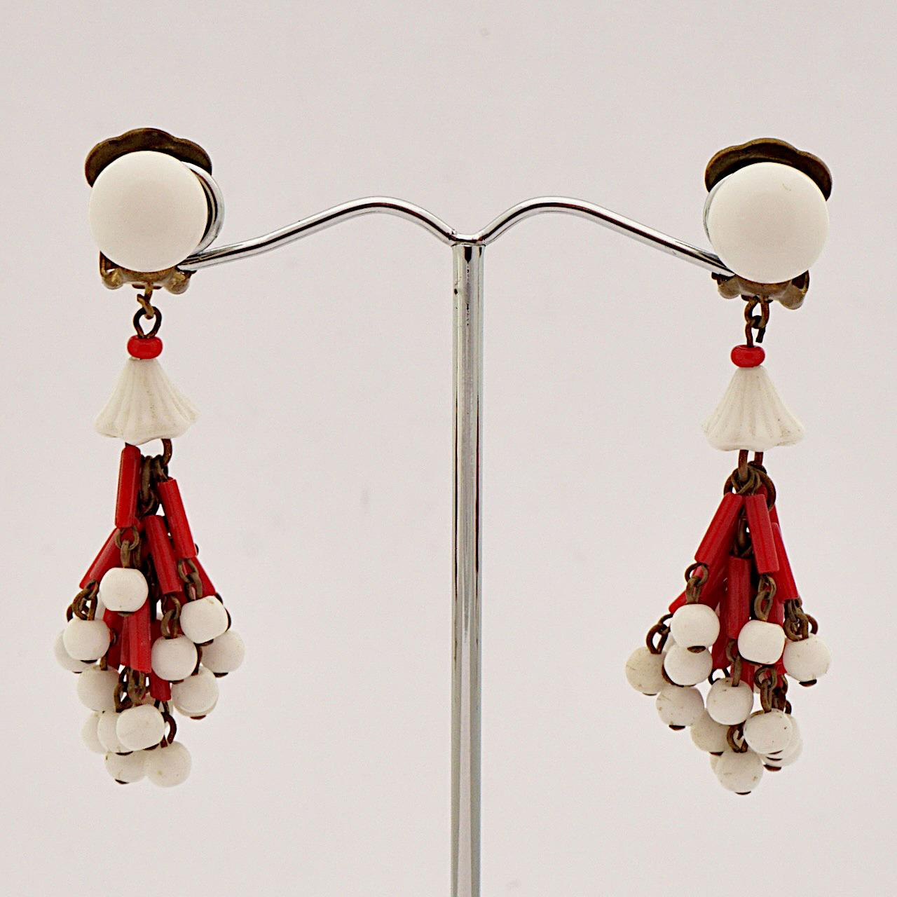 Wonderful gold plated drop clip on earrings, featuring red and milk glass beads. Measuring length 5.5 cm / 2.16 inches. There is wear to the gold plating.

This is a beautiful and stylish pair of vintage drop earrings circa 1940s.