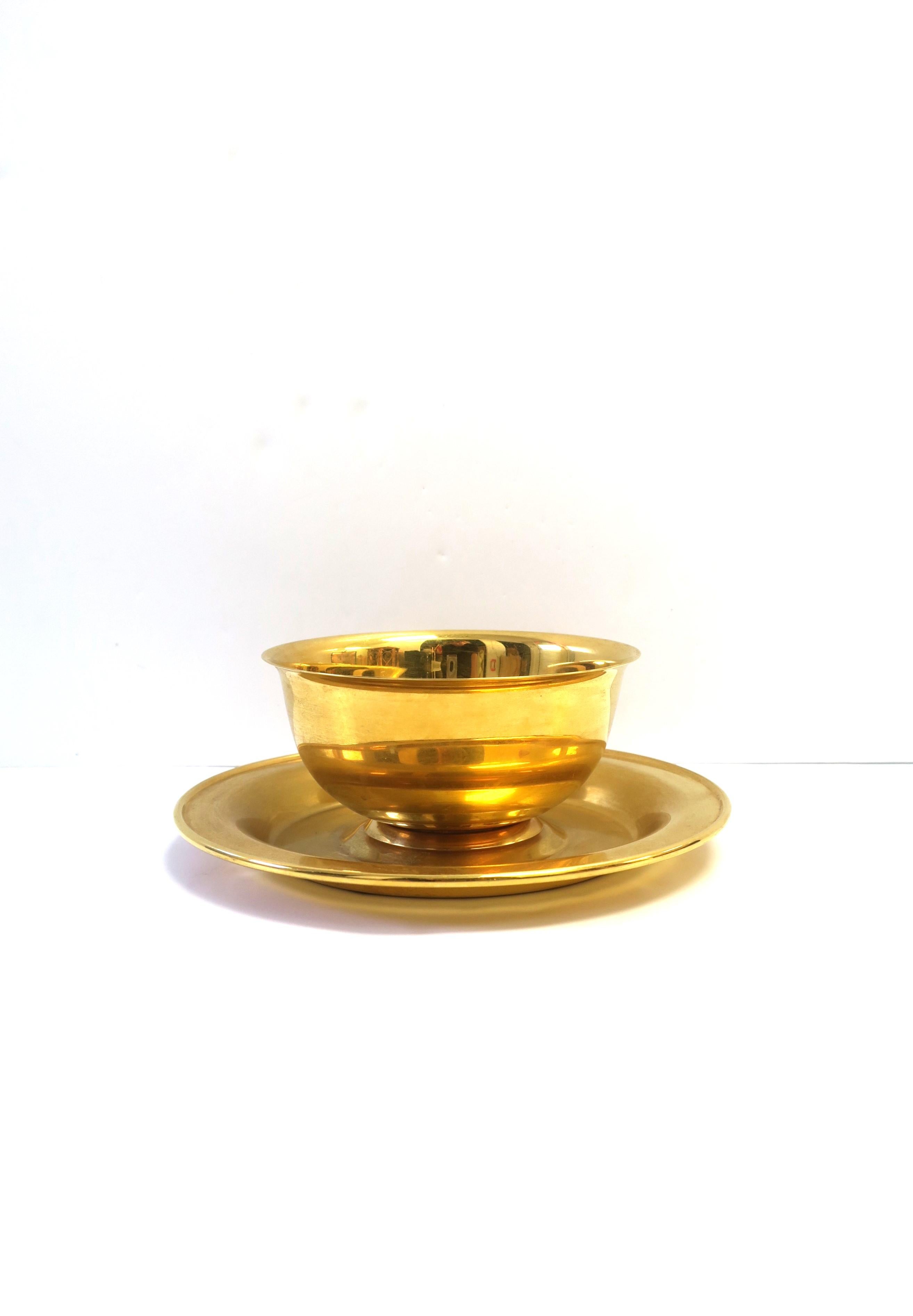 A gold-plated Revere style bowl with attached underplate saucer, circa mid to late-20th century. Piece can make a great serving bowl for nuts, dip, gravy, etc., with underplate saucer to hold utensil. Bowl diameter: 4.94