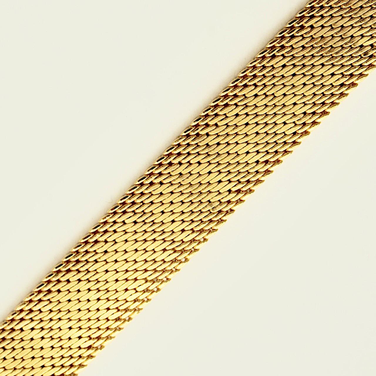 Gold Plated Ridged Mesh Link Bracelet circa 1980s In Good Condition For Sale In London, GB