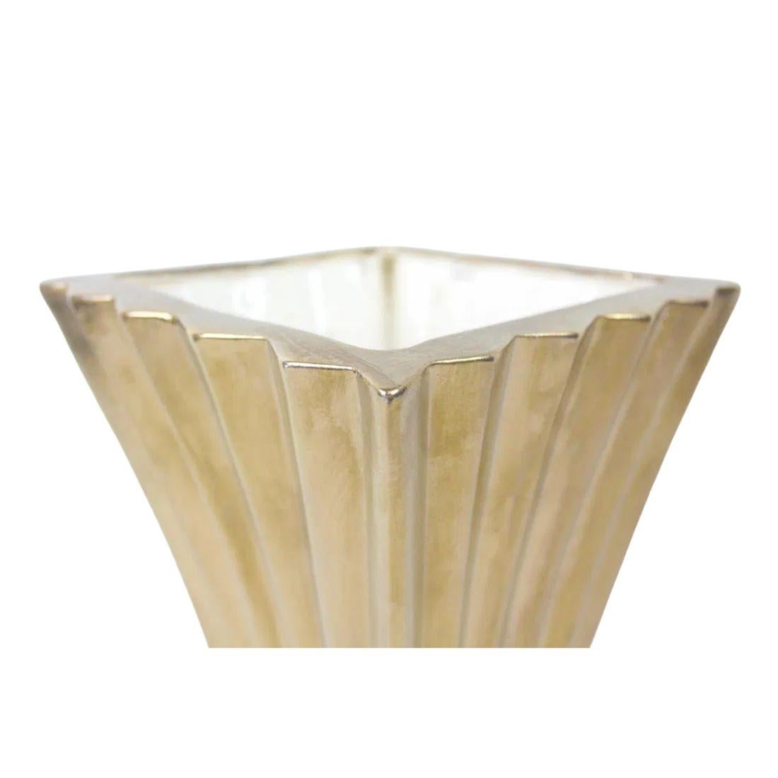 Vaso scolpito placcato oro di Ron Dier In condizioni buone in vendita a Locust Valley, NY