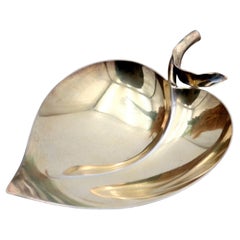 Gold-plated silver leaf-shaped ring with appliqué