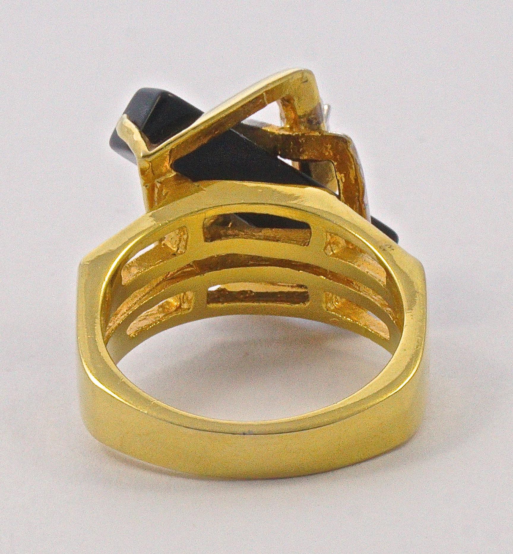 black swinger ring