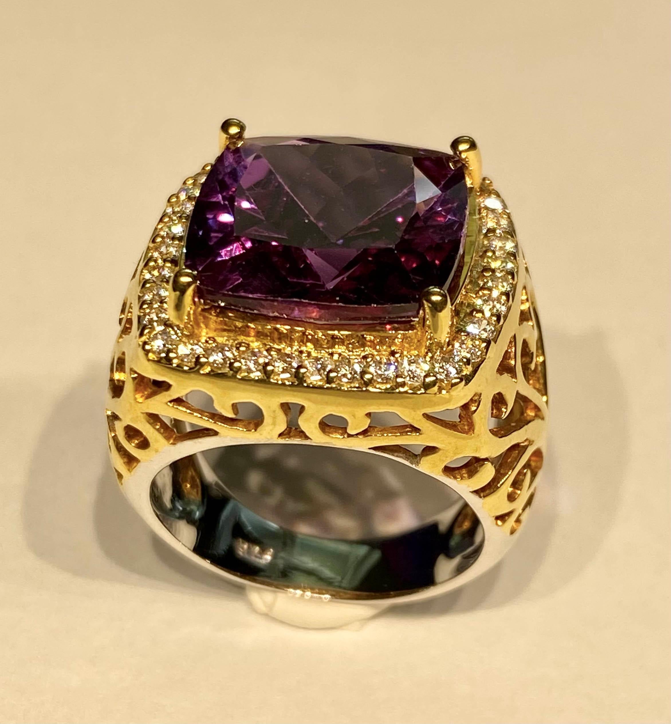 Ring aus vergoldetem Silber mit Zuchtfarbwechsel und weißem Saphir im Angebot 4
