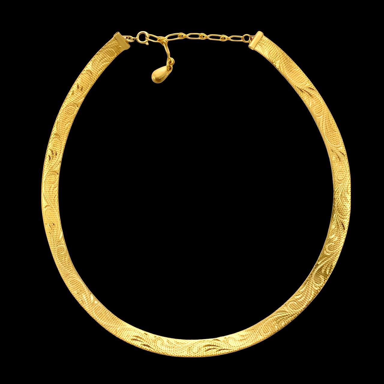 Gold Plated Swirl Design Egyptian Revival Mesh Collar Necklace circa 1980s For Sale 4