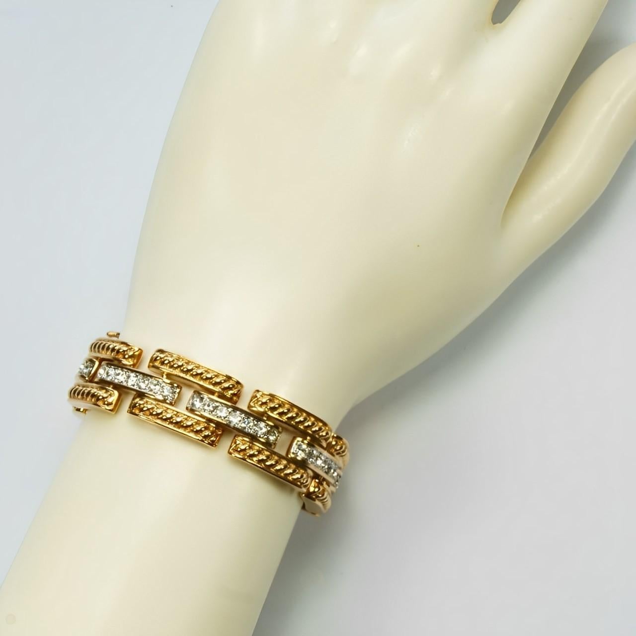 Bracciale A Link placcato oro con corda e decorazioni in strass in vendita 4
