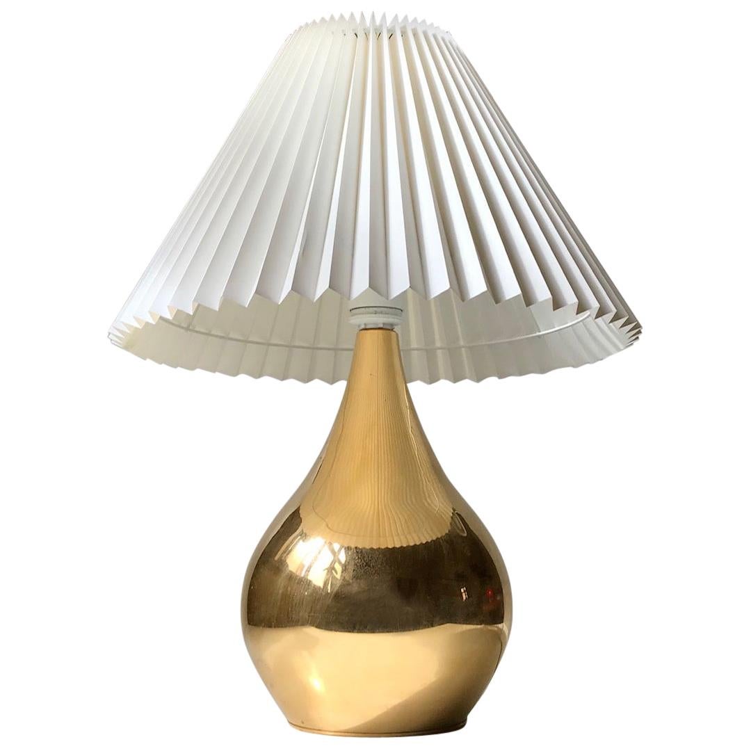 Lampe de bureau en forme de goutte d'eau plaquée or par Hugo Asmussen, années 1960 en vente