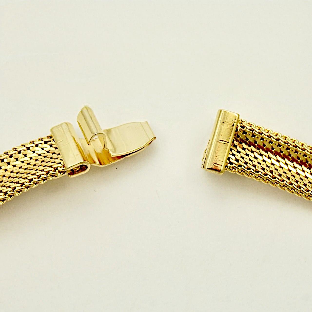 Gold Plated Textured and Shiny Mesh Choker Necklace circa 1980s In Good Condition For Sale In London, GB