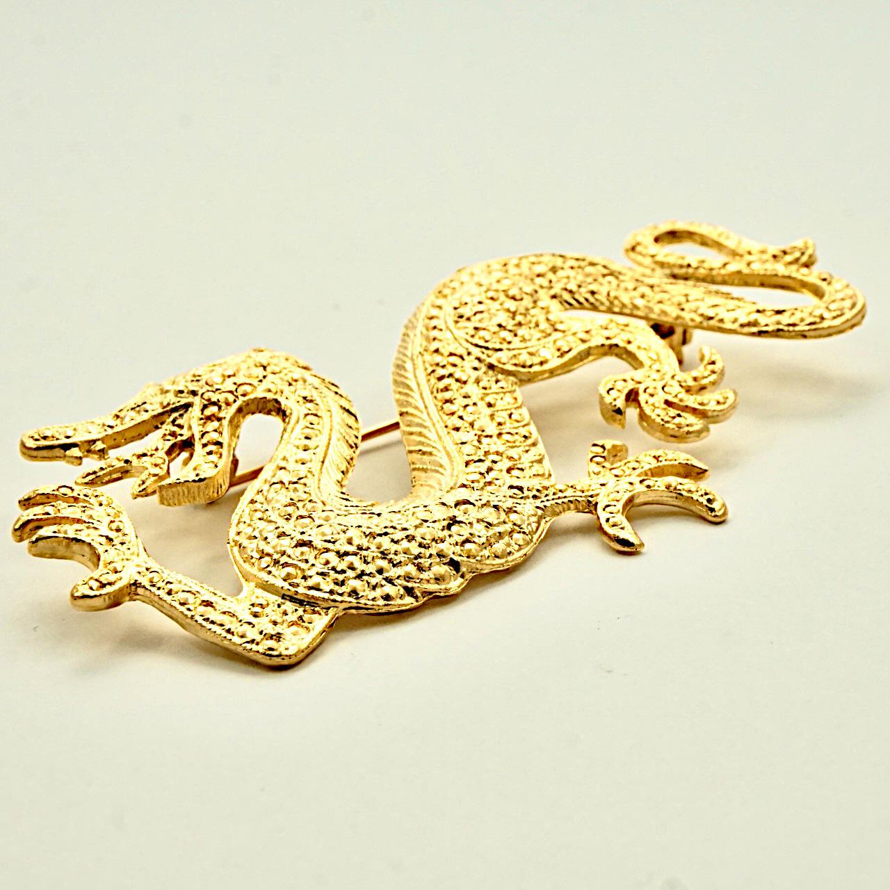 Wonderful gold plated dragon brooch, featuring a lovely textured design. Measuring length 7.4 cm / 3 inches by width 4 cm / 1.57 inch. The brooch is in very good condition.

This stylish statement brooch is circa 1980s.