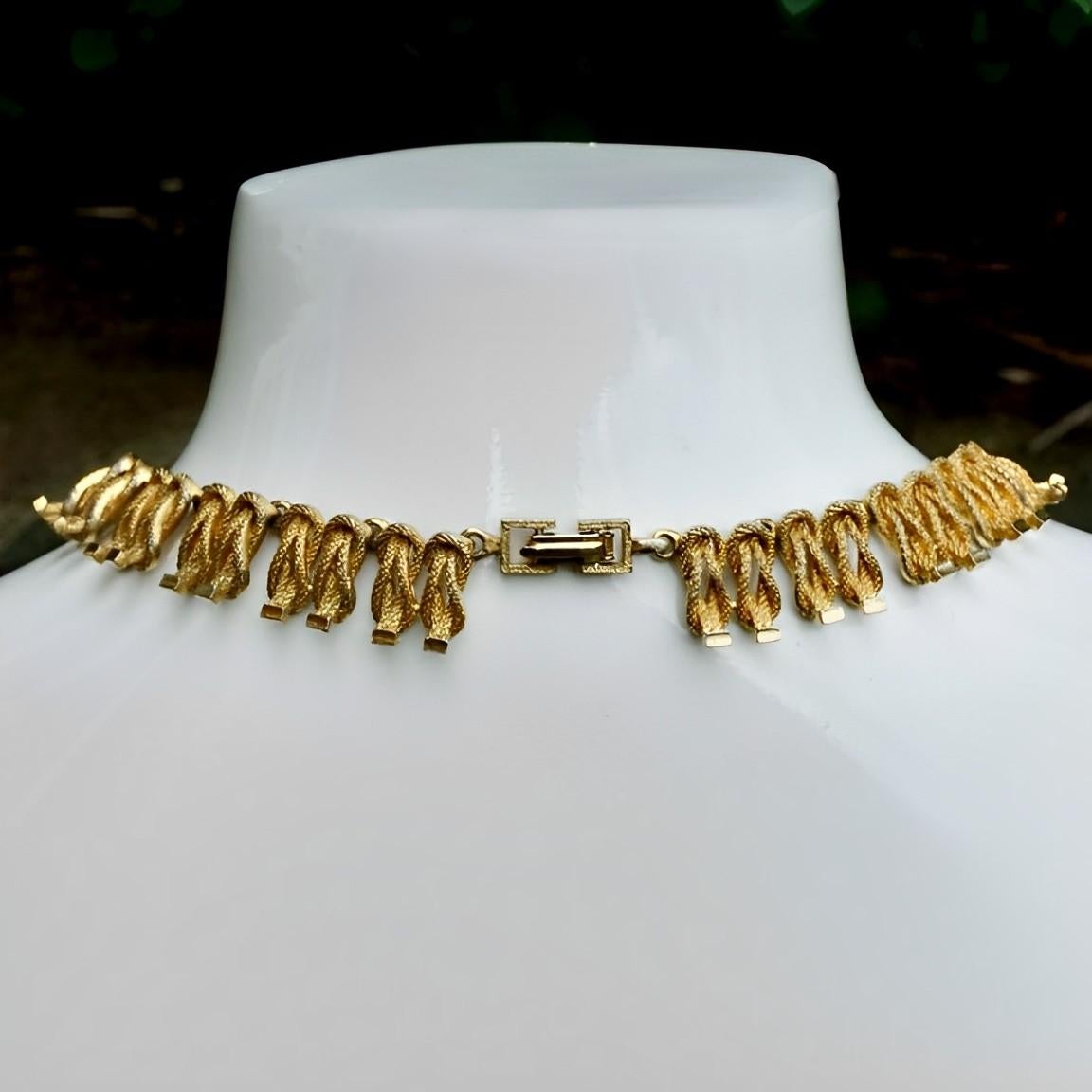 Women's or Men's Gold Plated Textured Knot Design Link Necklace circa 1950s For Sale