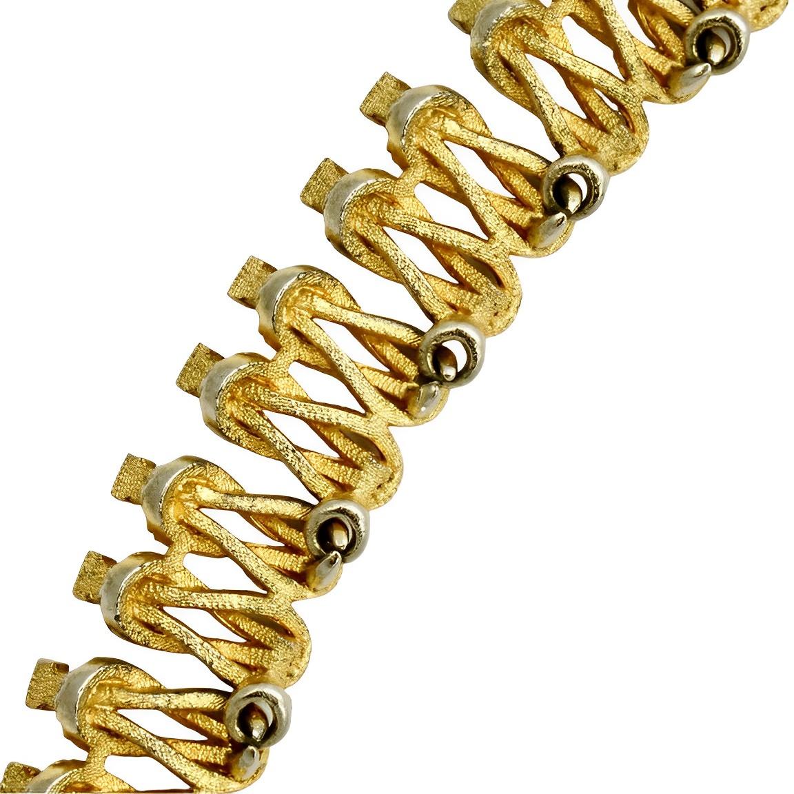 Gold Plated Textured Knot Design Link Necklace circa 1950s For Sale 2