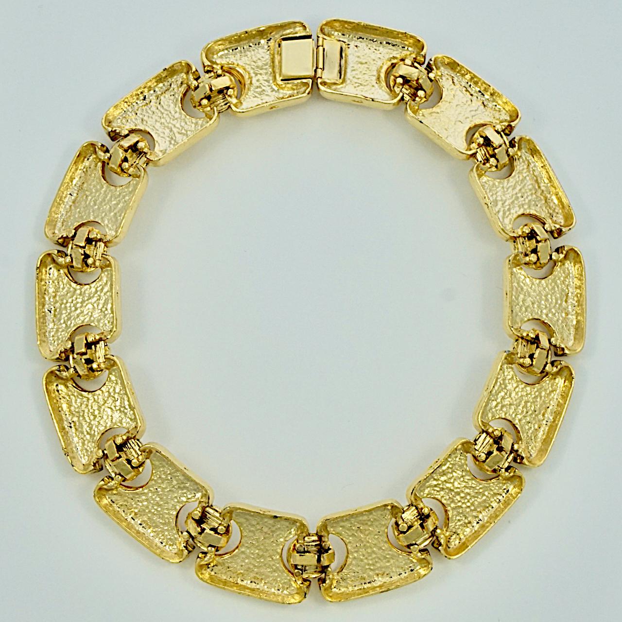 Gold Plated Textured Link Collar Necklace with Faux Pearls circa 1980s For Sale 2