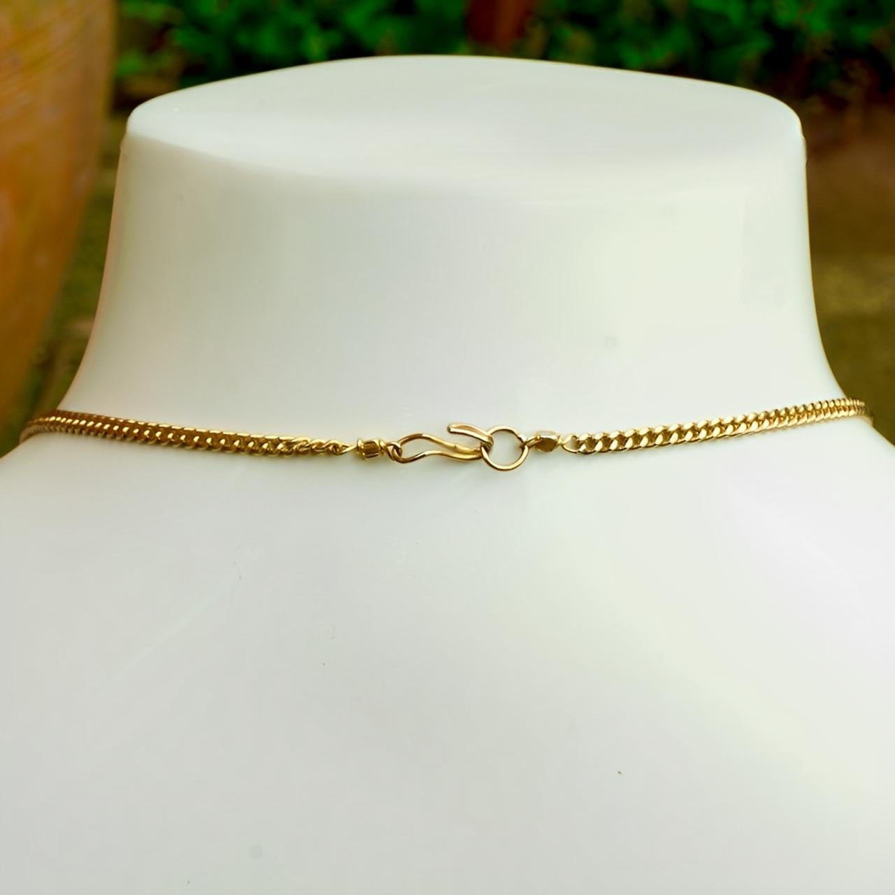Collar de cadena de tres vueltas chapado en oro con perlas de imitación en venta 2