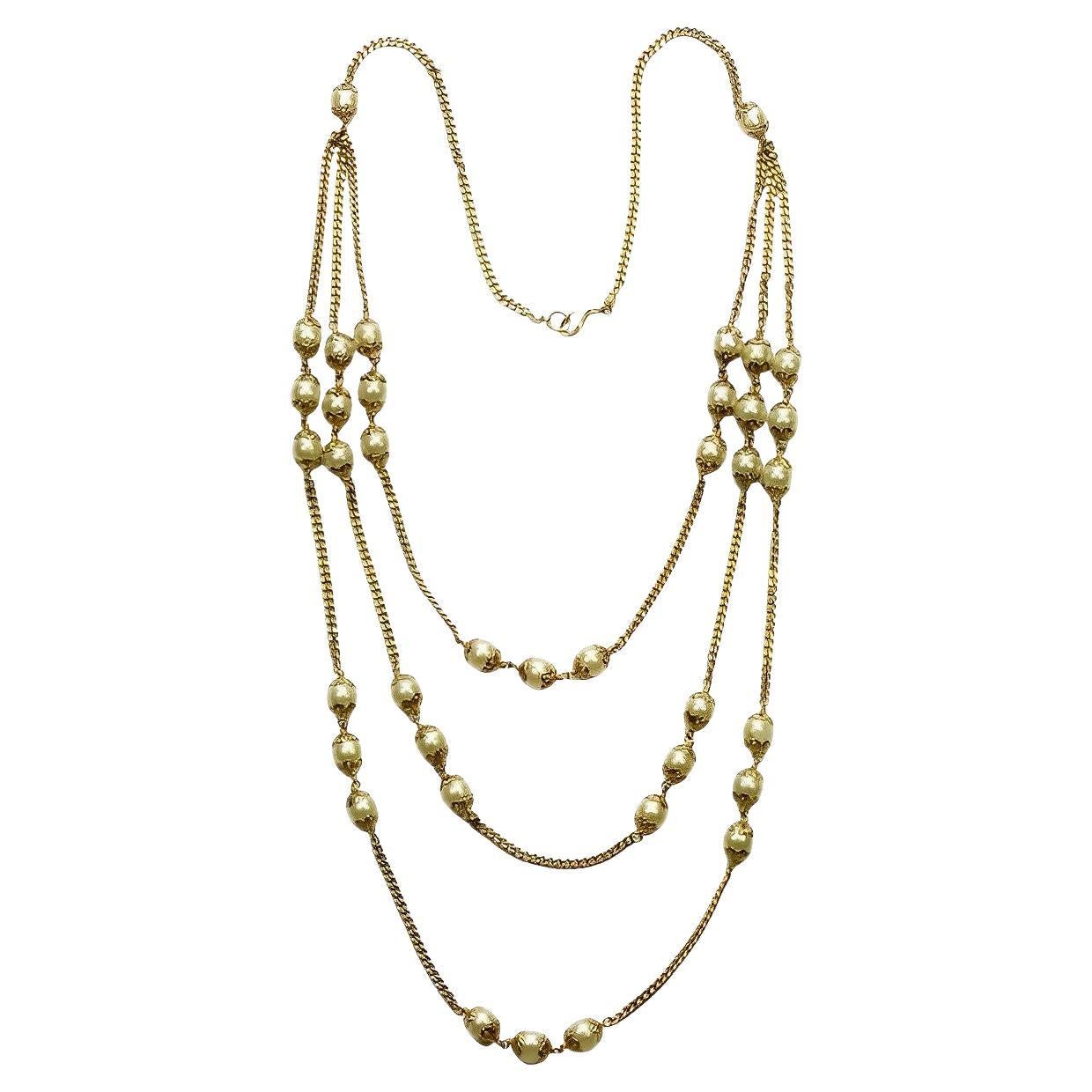 Collar de cadena de tres vueltas chapado en oro con perlas de imitación en venta