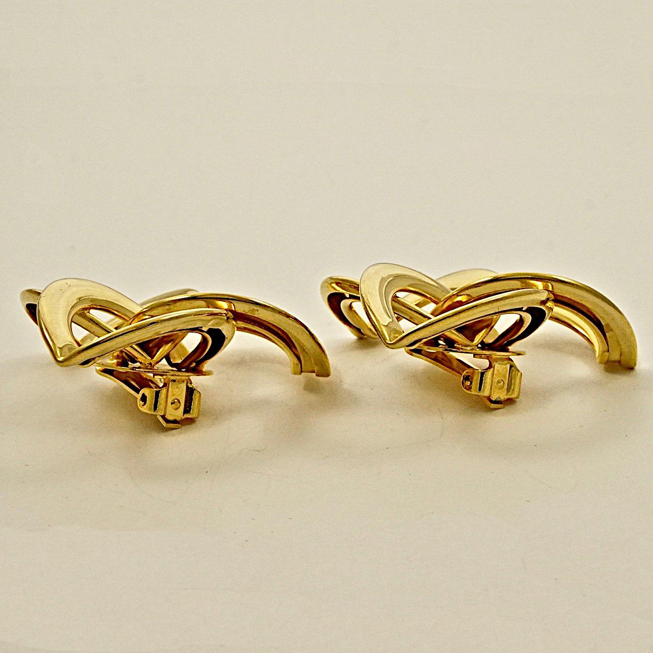 Gold Plated Triple Hoop Clip On Statement Earrings circa 1980s In Good Condition For Sale In London, GB