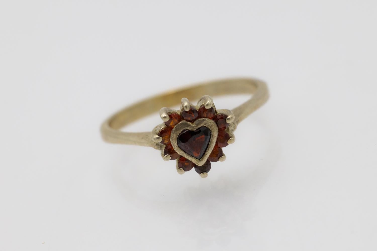 Gold-plated vintage ring with a heart motif In Good Condition For Sale In Chorzów, PL