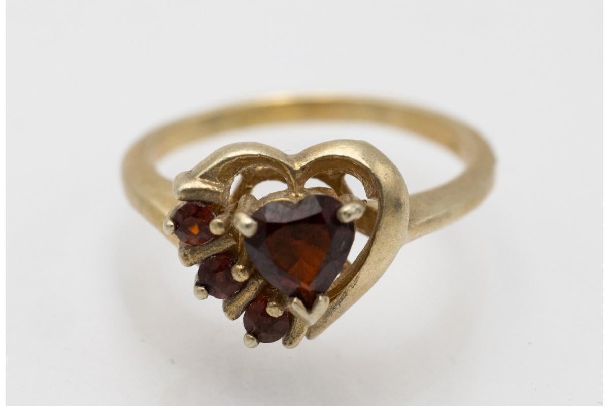 Gold plated vintage ring with garnet heart In Good Condition For Sale In Chorzów, PL