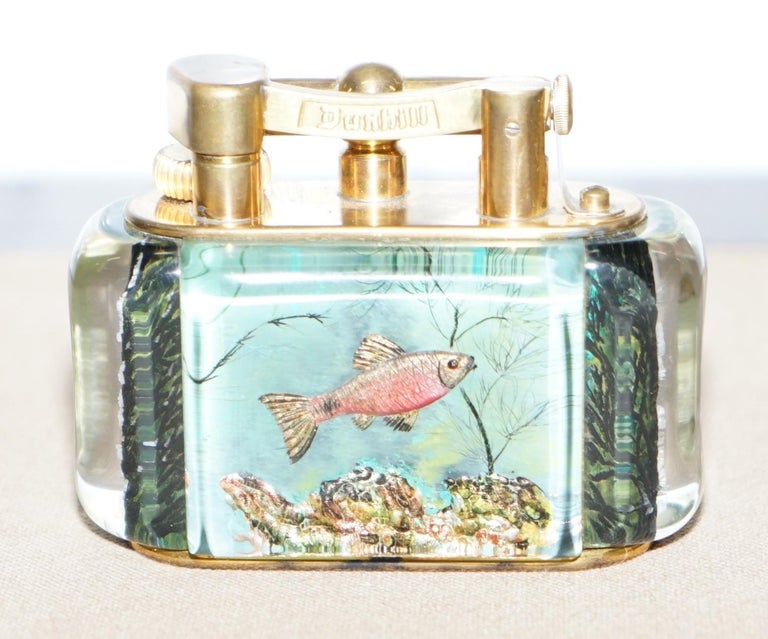 Mid-Century Modern Gold-Plated Winston Churchill 950's Dunhill Aquarium Oversized Table Lighter For Sale