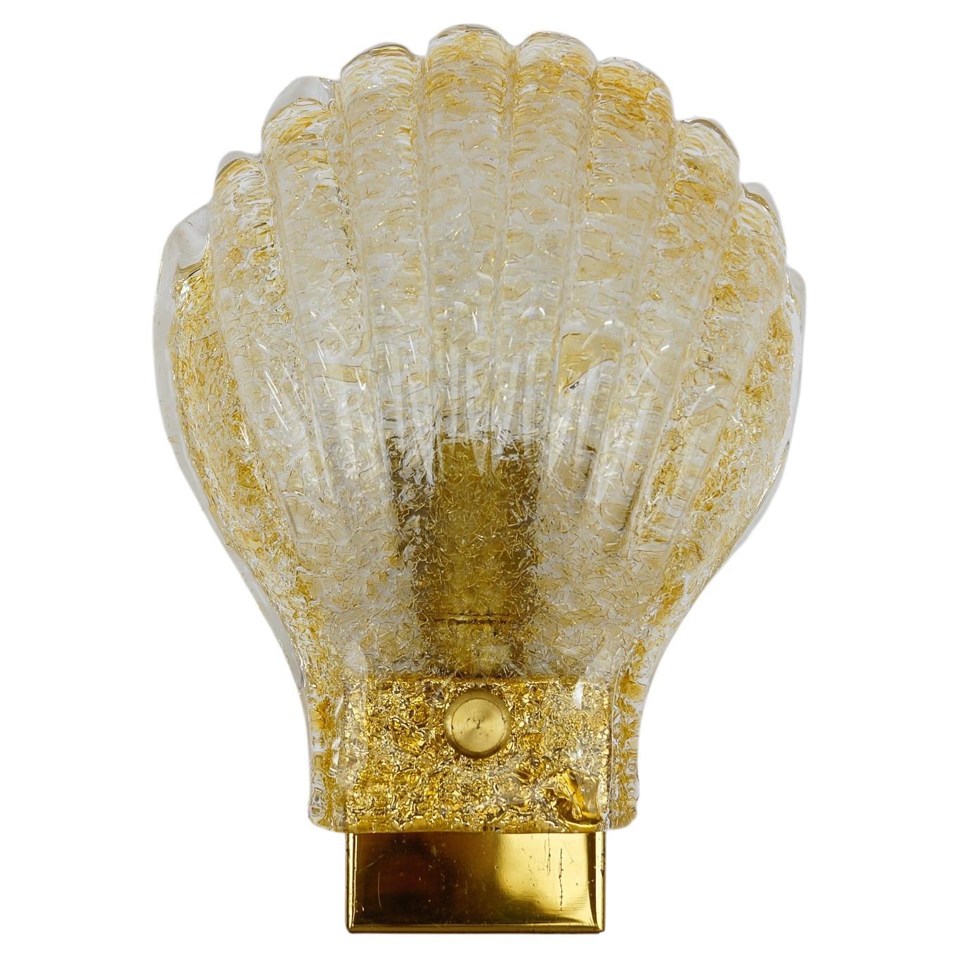 Lampada da parete o sconce in vetro di Murano con piastrine d'oro, 1960 Italia