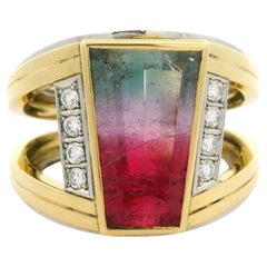 Anillo de oro y platino con turmalina sandía y diamante de 4,01 ct y caña partida acanalada