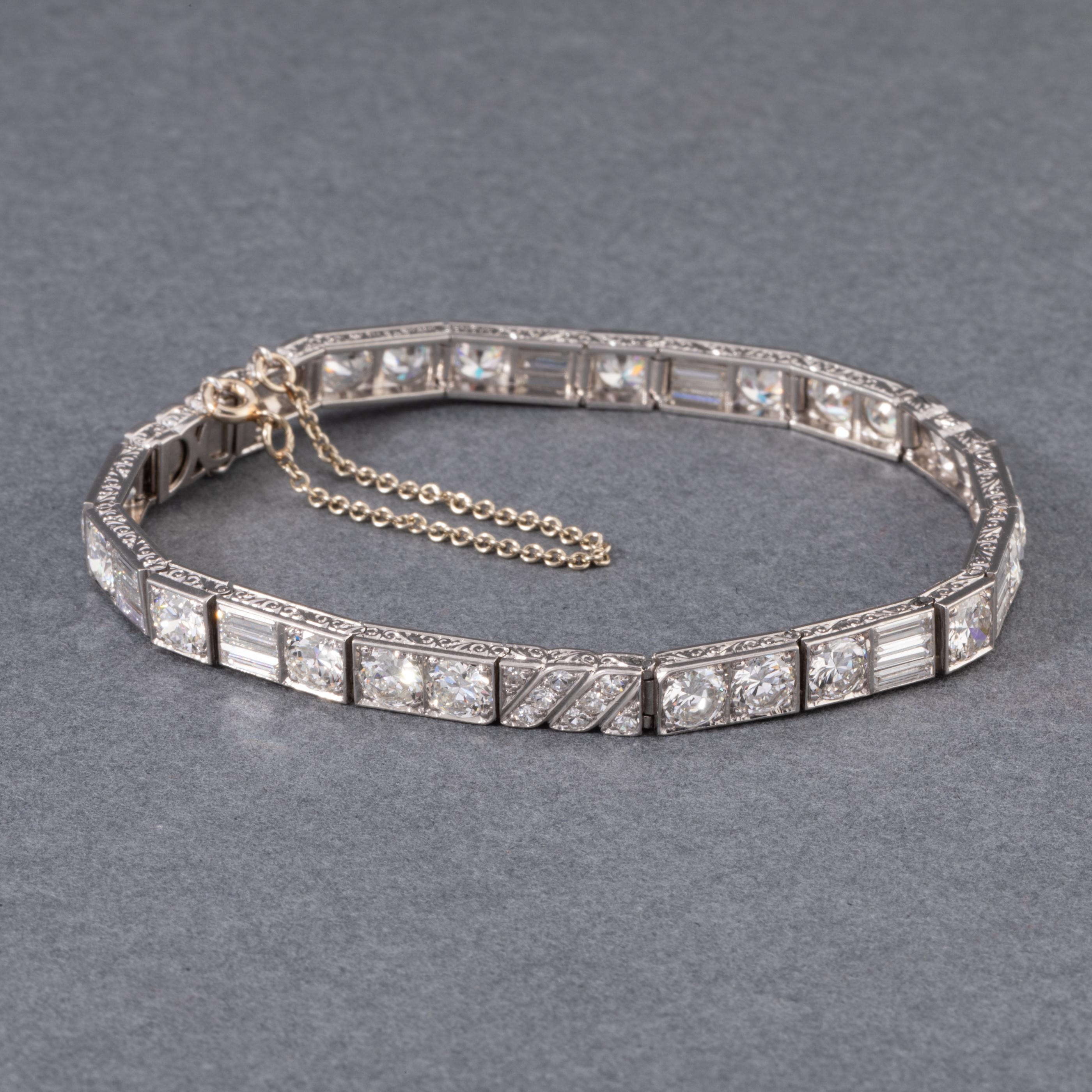Gold Platinum and 9 Carats Diamonds Art Deco Bracelet by Golay Fils & Stahl 6