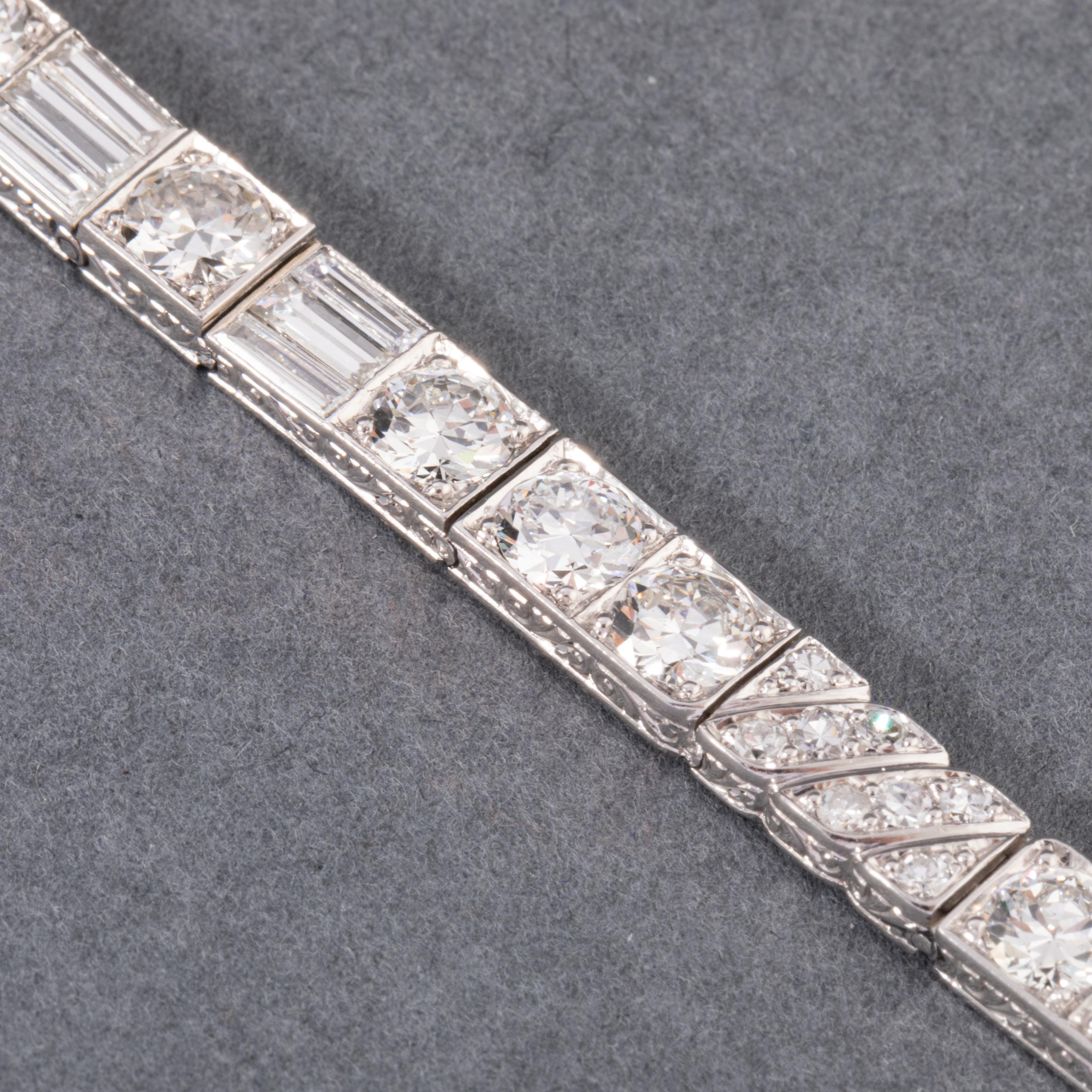 Gold Platinum and 9 Carats Diamonds Art Deco Bracelet by Golay Fils & Stahl 2