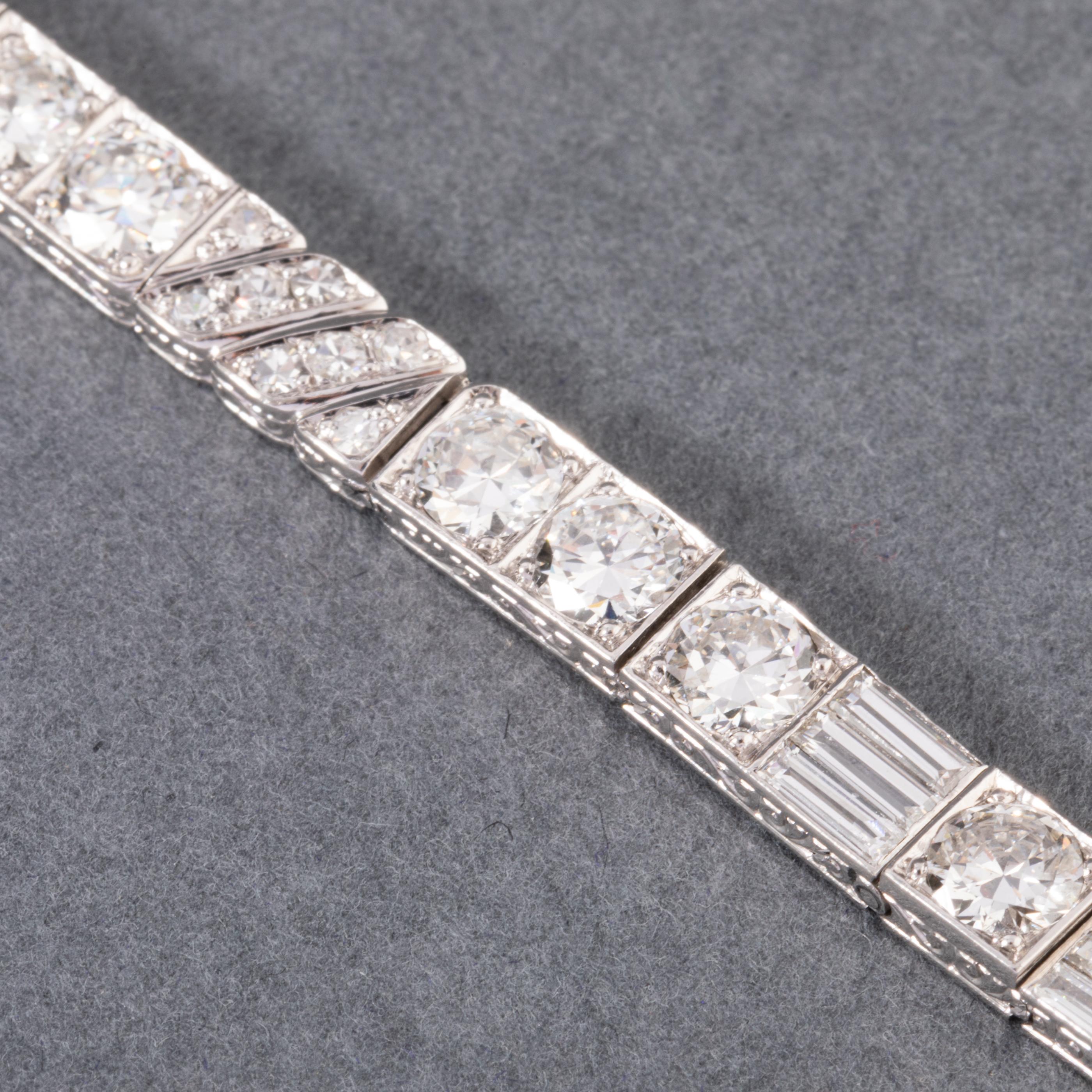 Gold Platinum and 9 Carats Diamonds Art Deco Bracelet by Golay Fils & Stahl 3