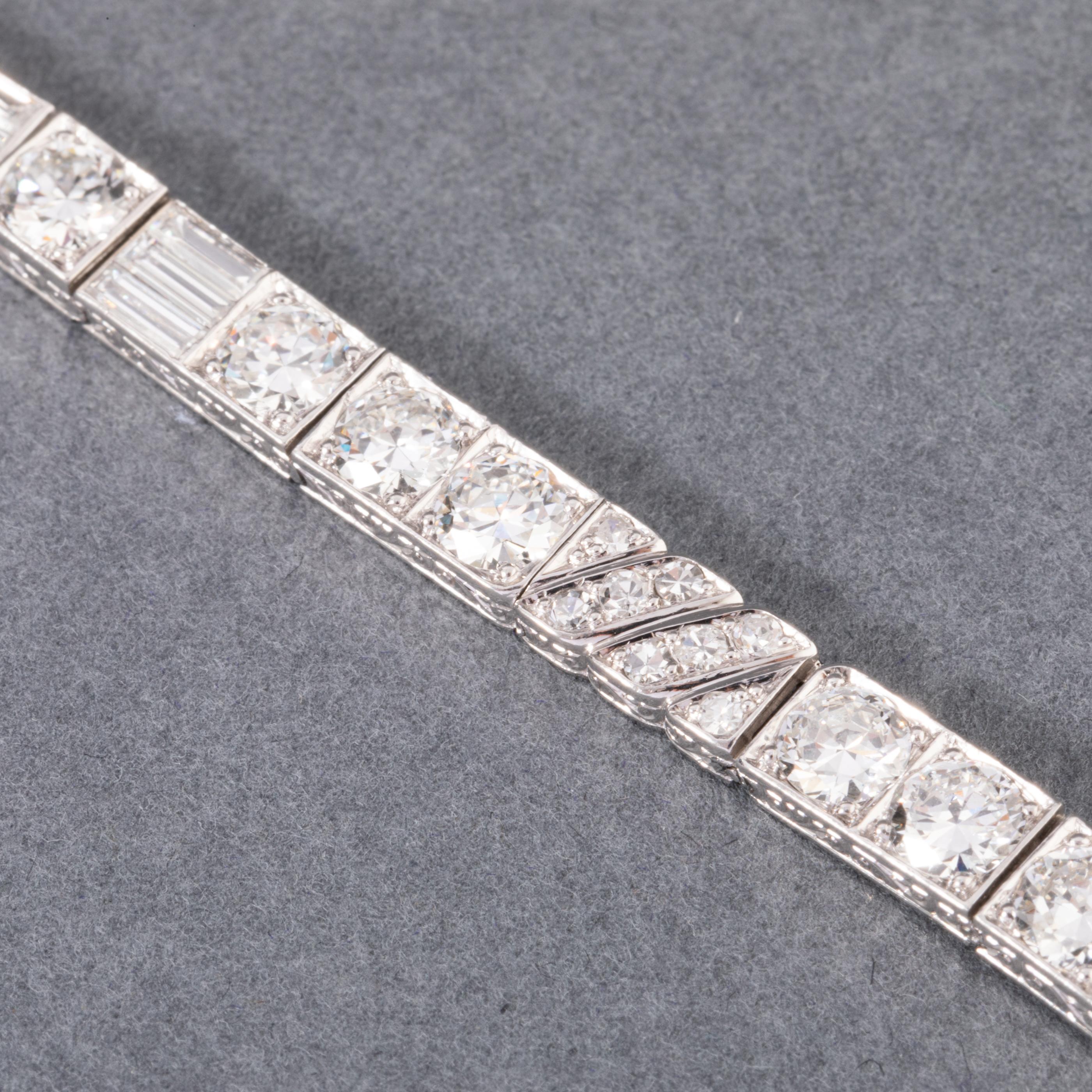 Gold Platinum and 9 Carats Diamonds Art Deco Bracelet by Golay Fils & Stahl 4