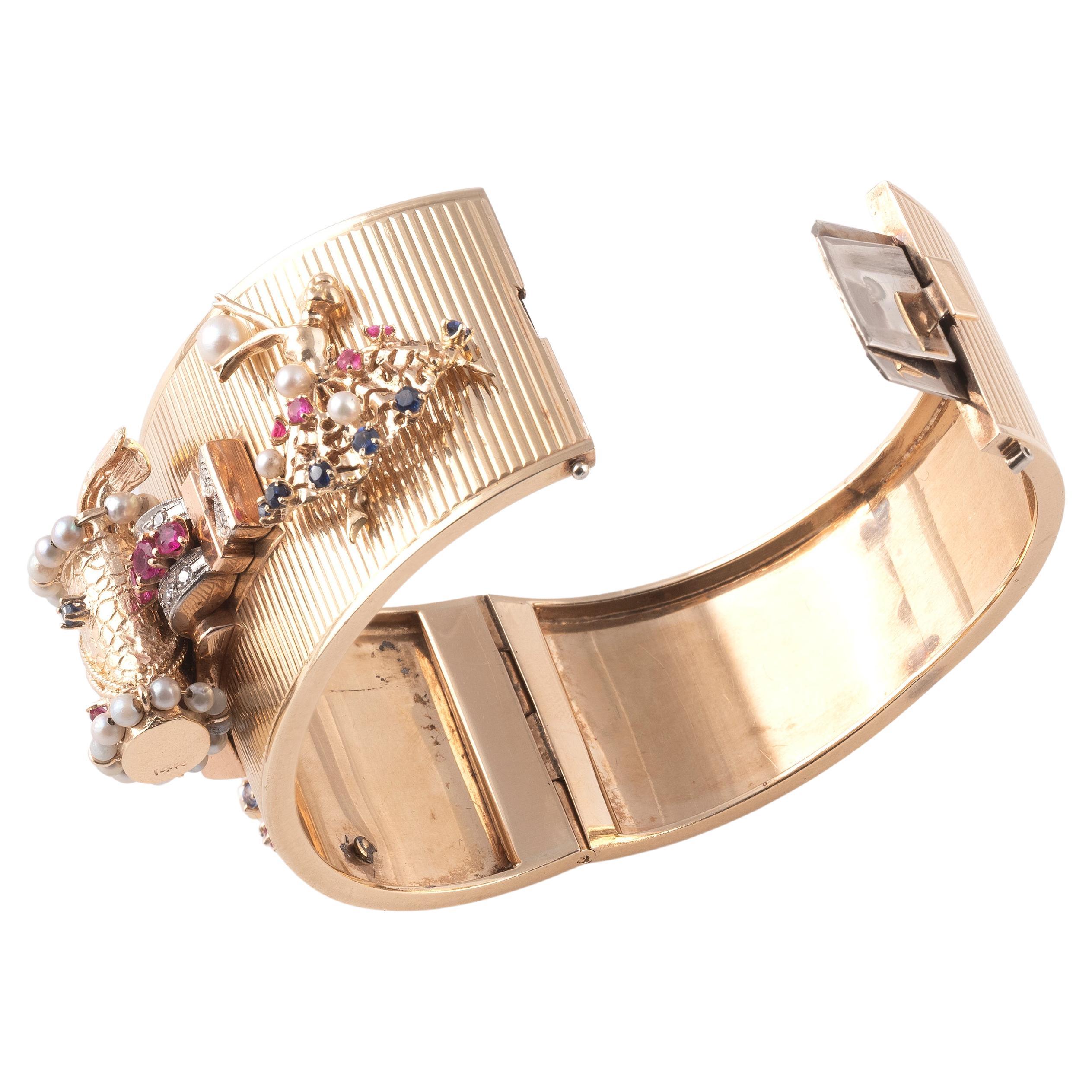 Art Déco Braccialetto Charm in oro, platino, diamanti e pietre colorate Circa 1940 in vendita