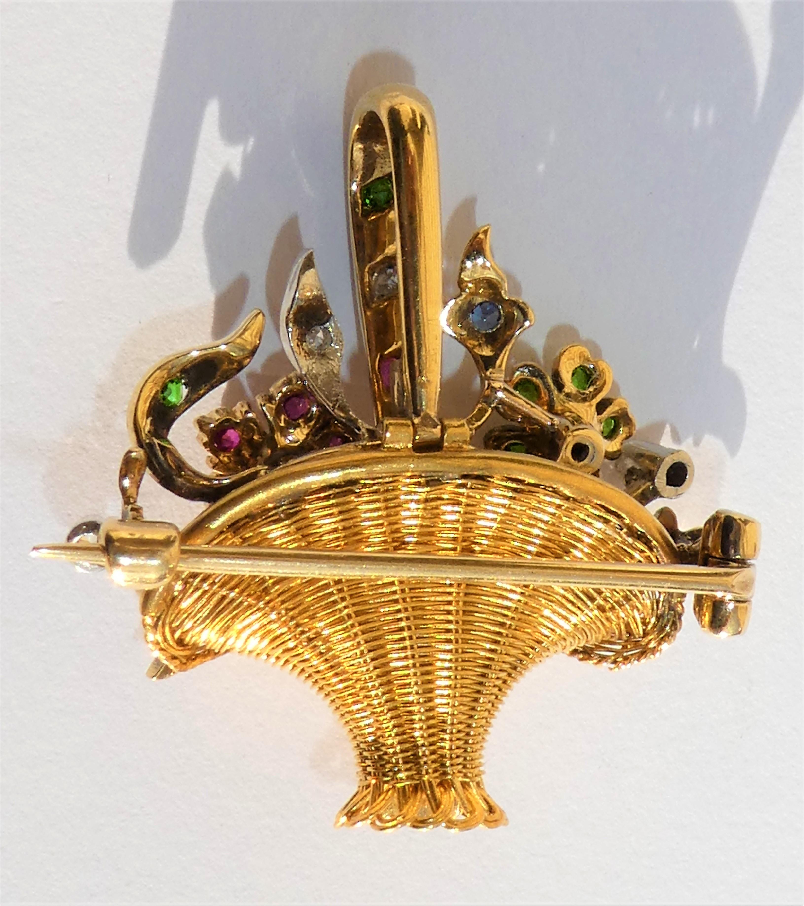 This lovely brooch was crafted circa 1920 in 18 karat yellow gold. The basket filled with flowers and leaves is hand-woven. This type of brooch is called Giardinetto - little garden - and can also be worn as a pendant on a chain. 
6 round old mine
