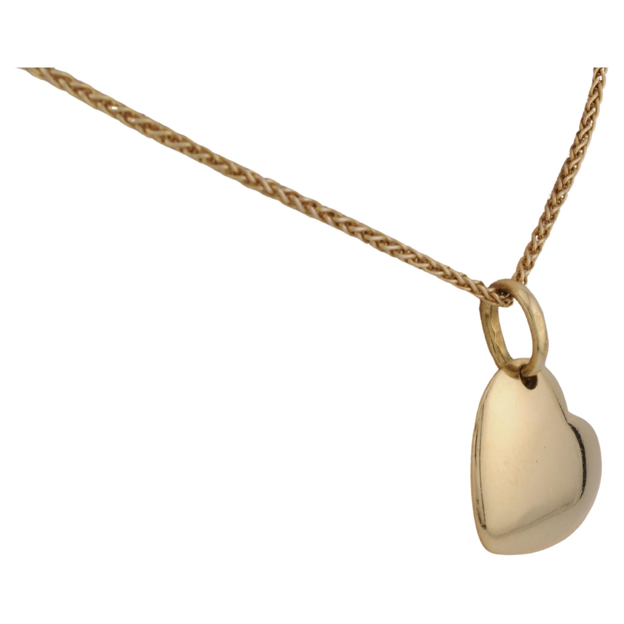 Mouvement esthétique Pomellato Pendentif cœur en or jaune 18 carats en vente
