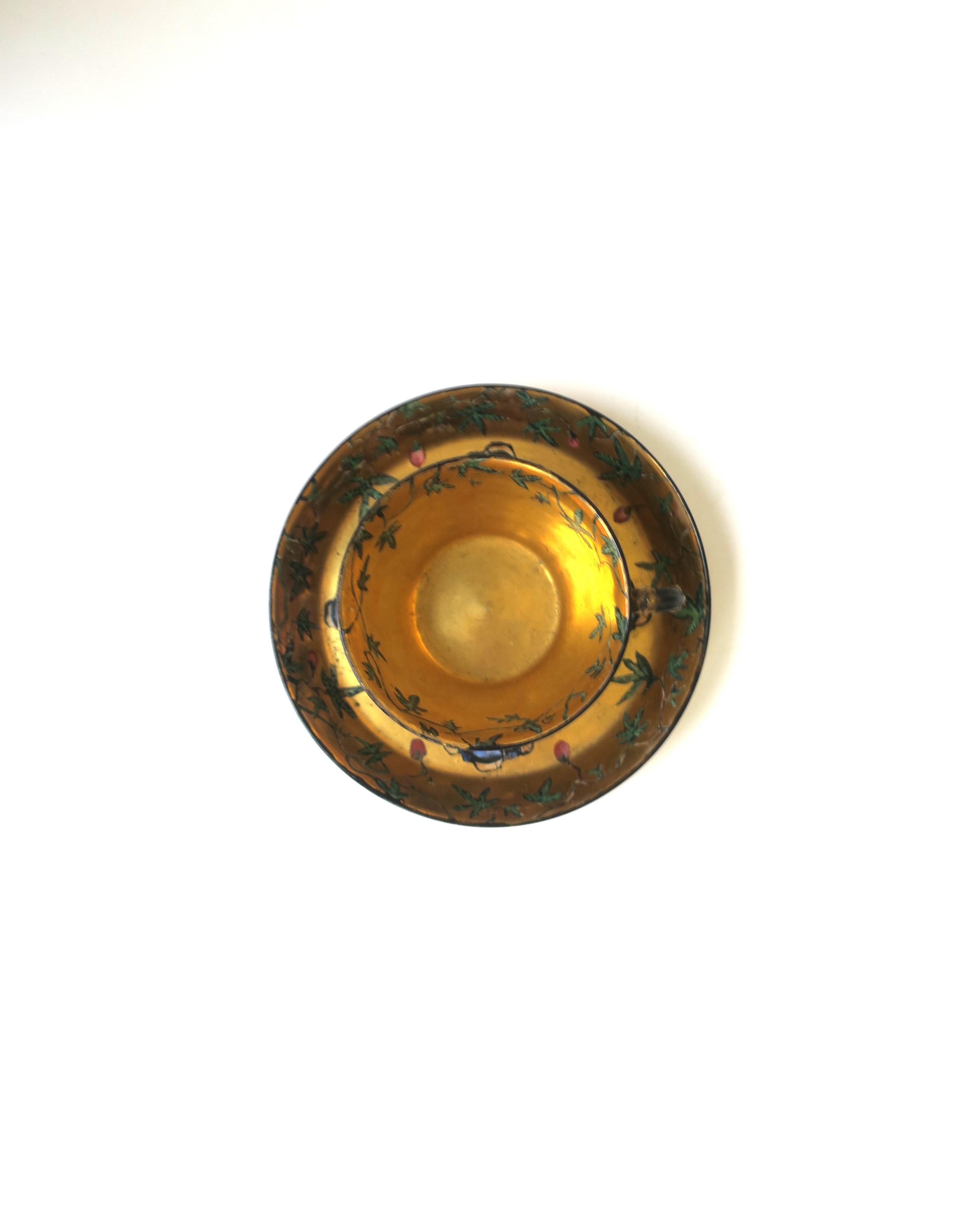 Gold Porzellan-Couchtisch oder Teebecher und Untertasse mit Schmetterlingsdesign (Handbemalt) im Angebot