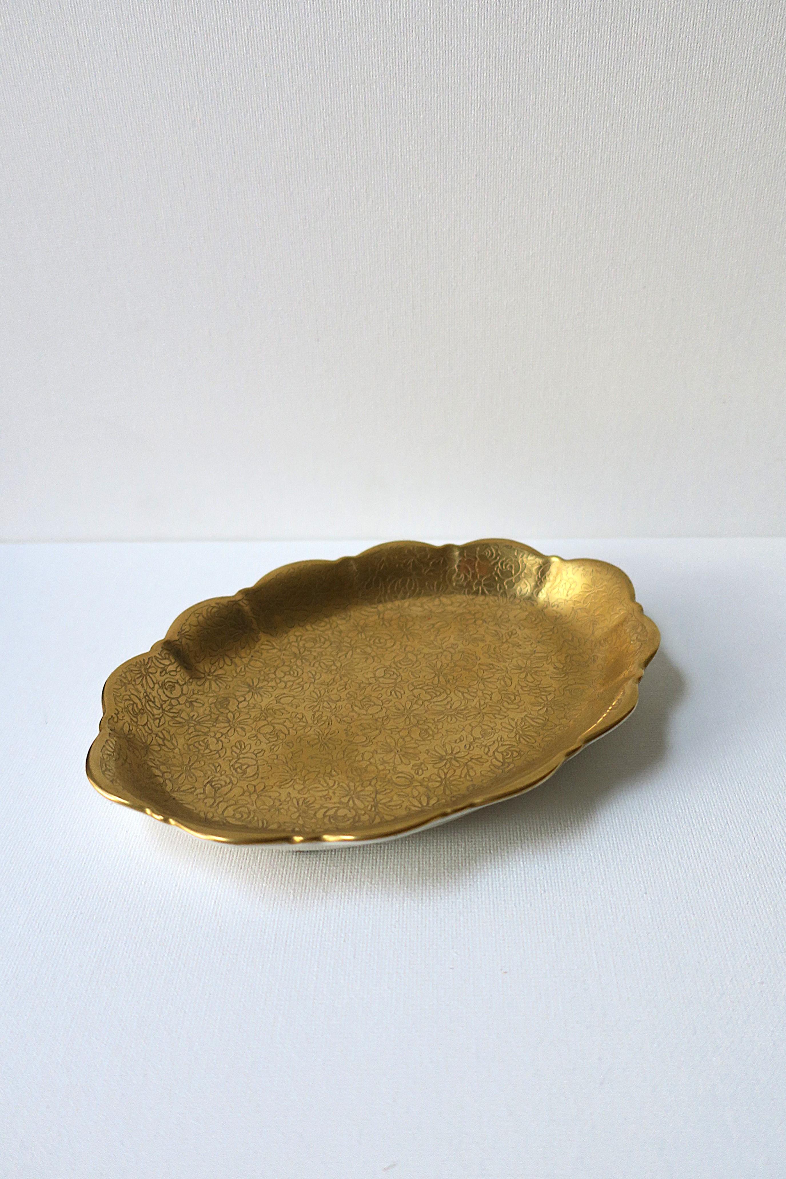 Appliqué Gold Porcelain Jewelry Dish For Sale