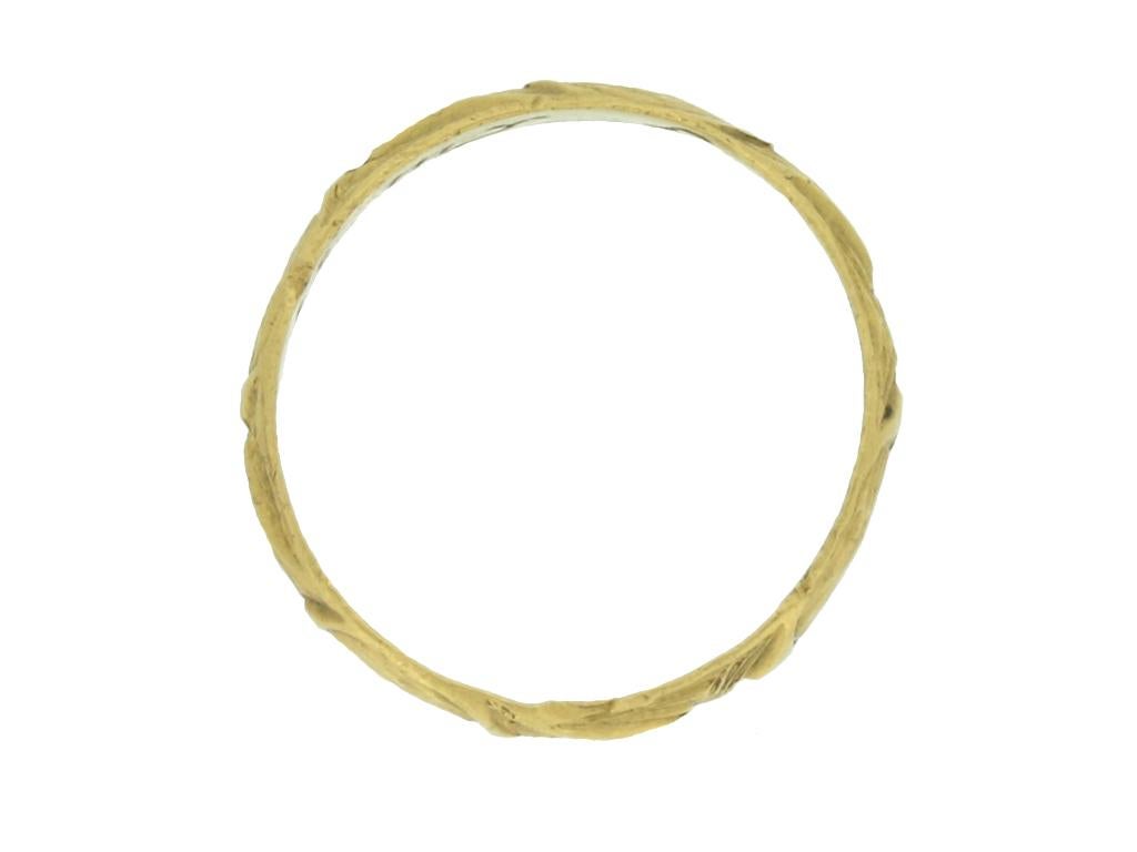 Bague postiche en or avec détails sculptés, 