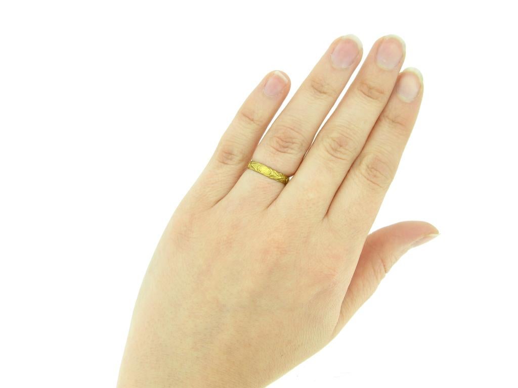 Bague postiche en or avec détails sculptés, 