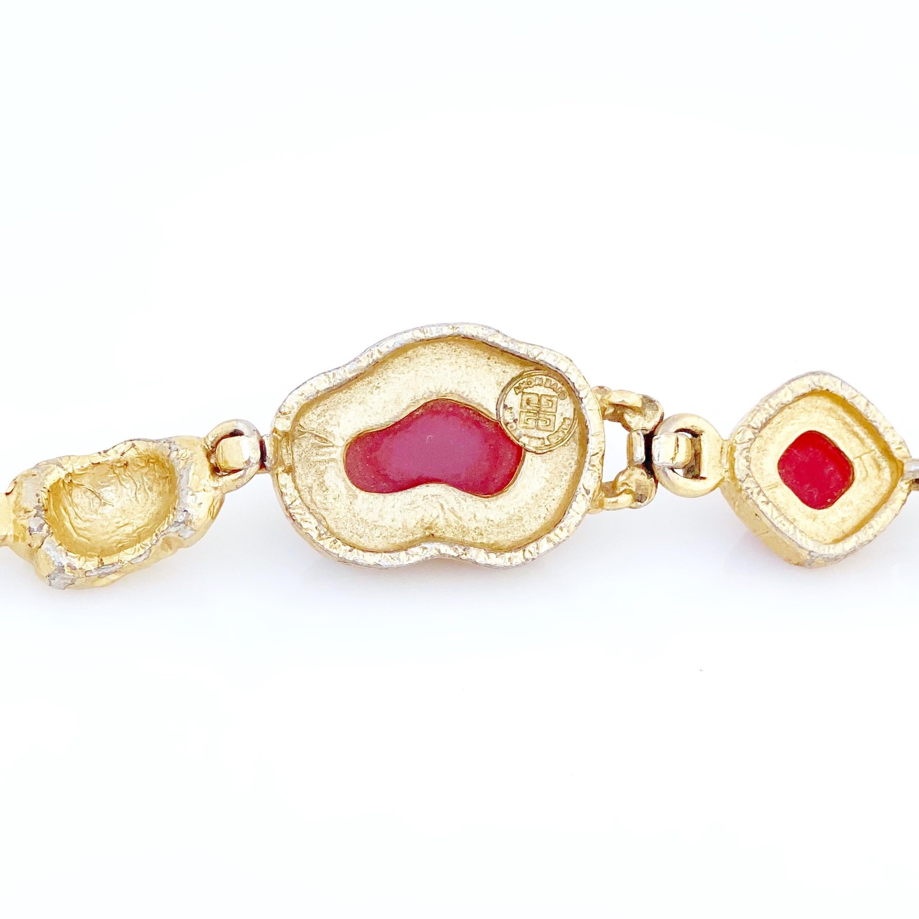 Bracelet à maillons organiques en or et résine cabochon avec fermoir à logo par Givenchy, années 1980 Bon état - En vente à McKinney, TX