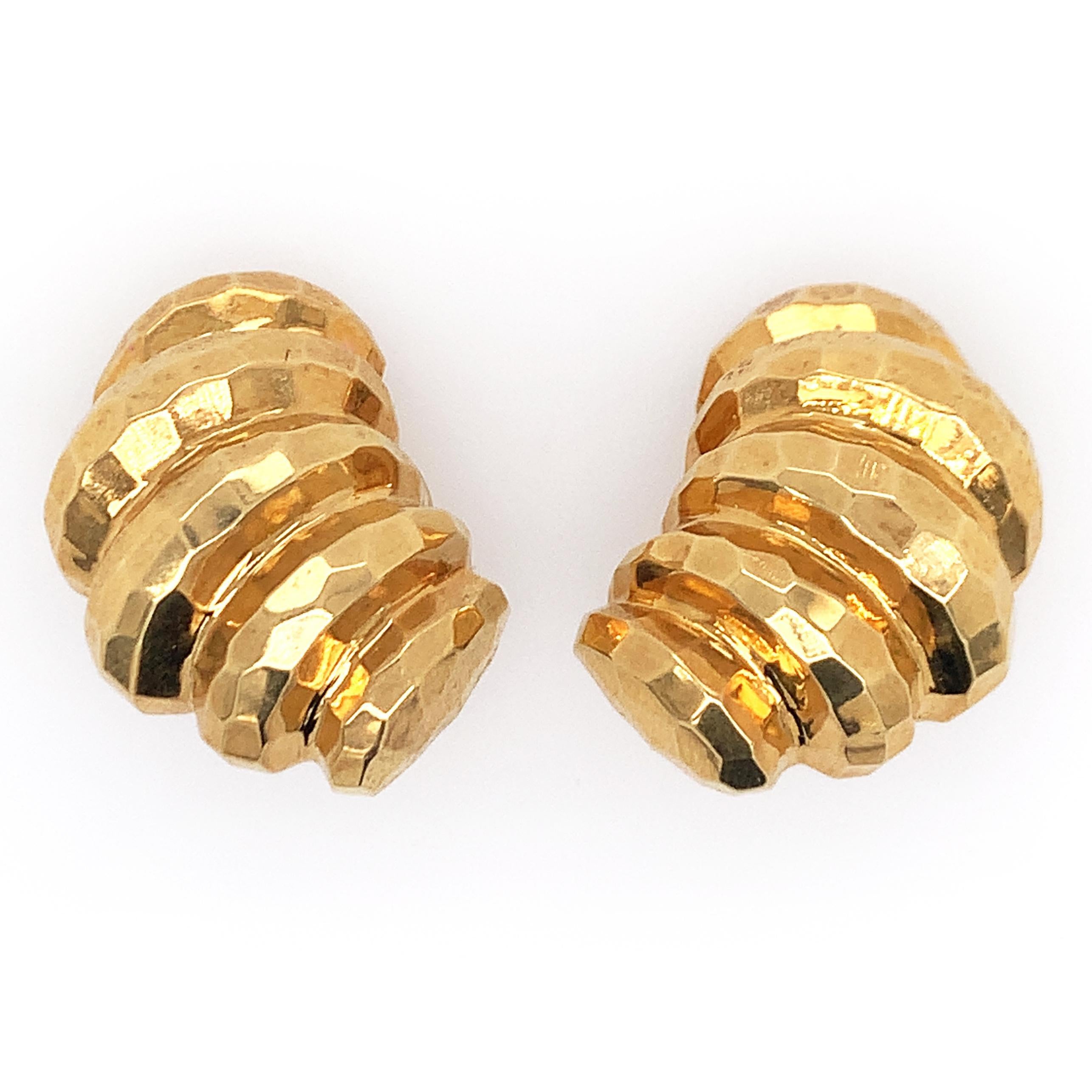 Gold Ribbed Earclips In Excellent Condition For Sale In New York, NY