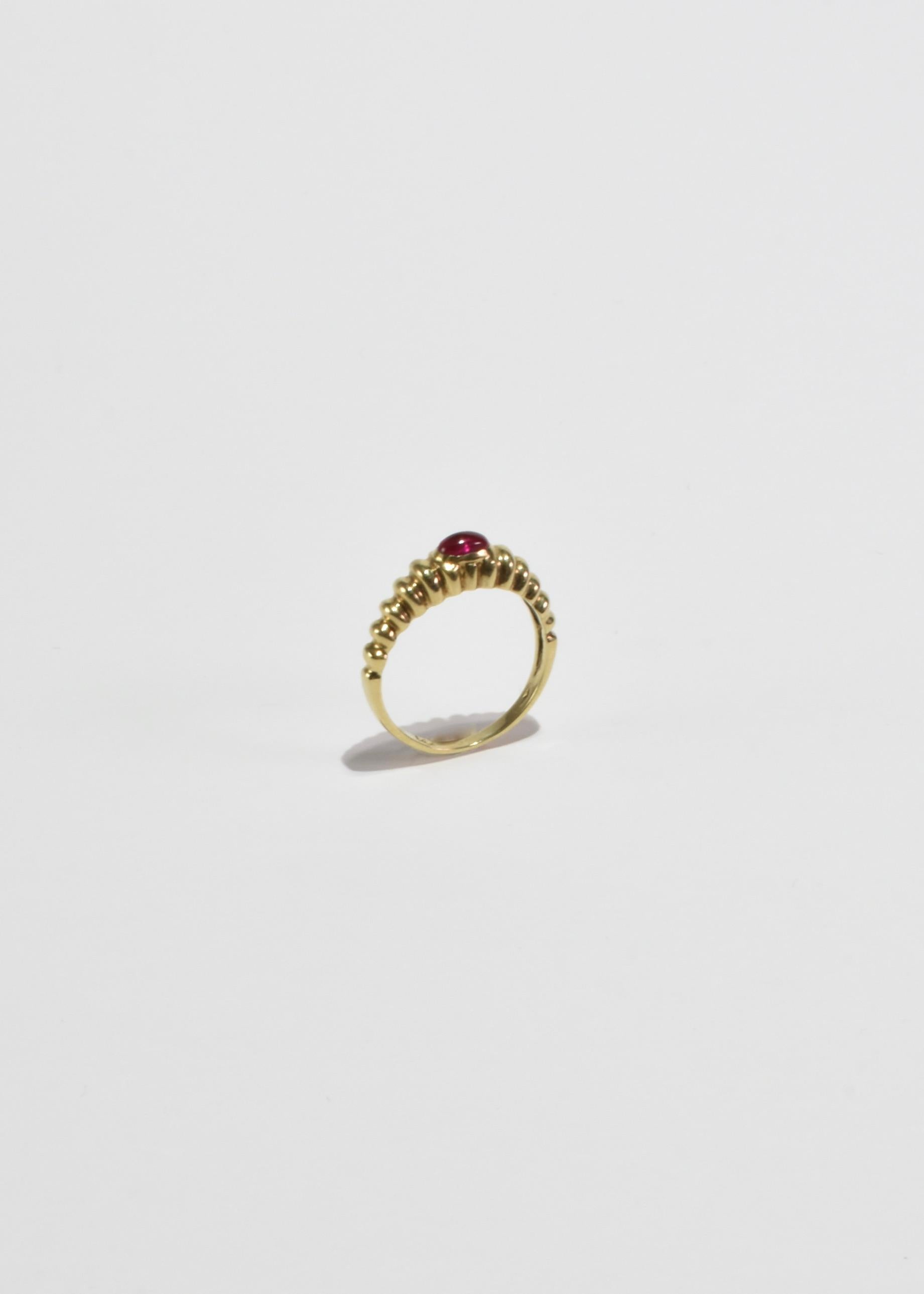 Gold Ribbed Ruby Ring In Good Condition For Sale In Richmond, VA