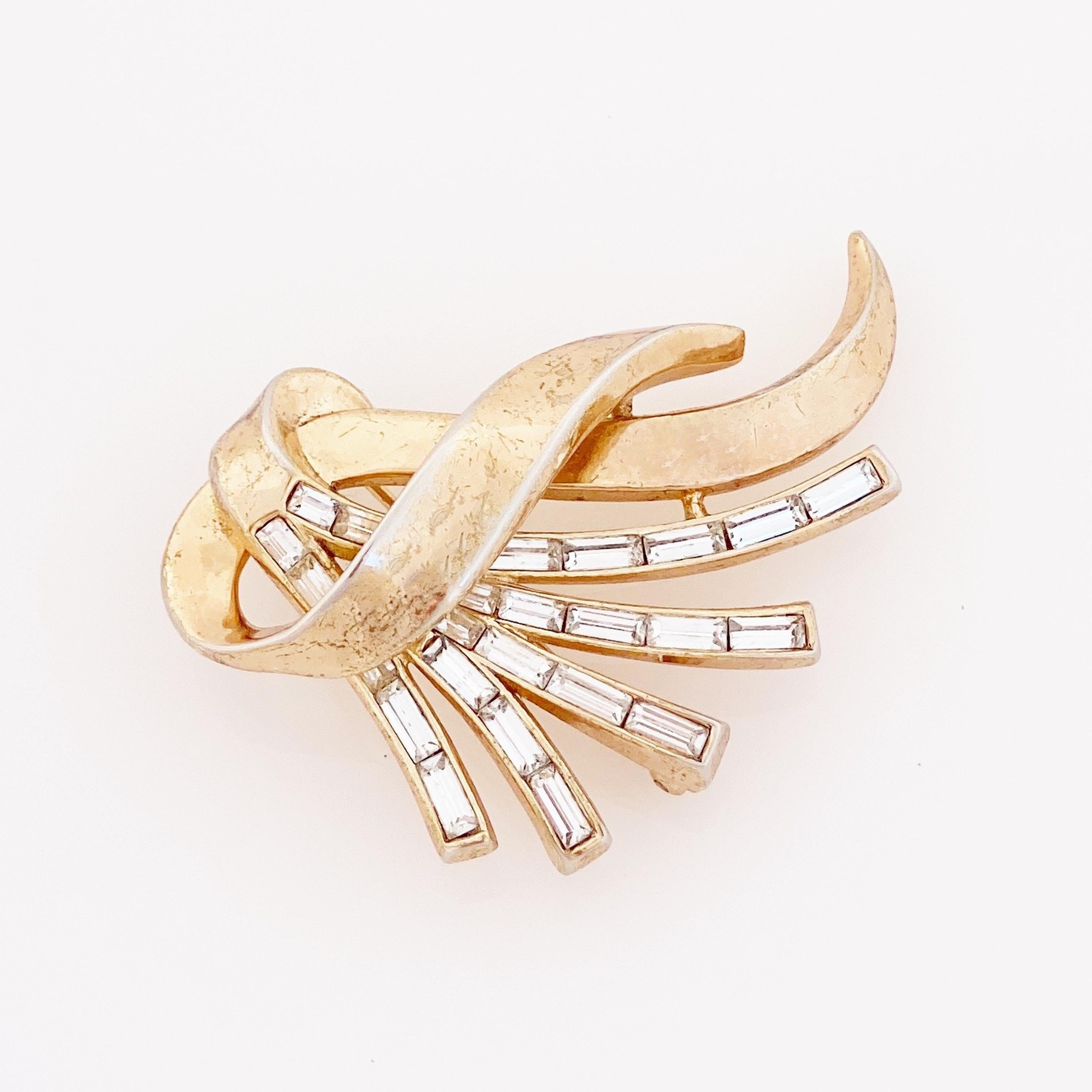 Modern Gold Ribbon Brooch With Baguette Crystal Spray By Alfred Philippe For Trifari For Sale