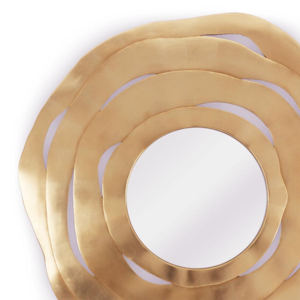 Spiegel Goldband mit Rahmen aus Massivholz gefertigt
aus vier geschnitzten konzentrischen Holzrasierkreisen mit
rundes, flaches Spiegelglas, Herstellung von Apfelschalen oder Bändern 
entwurf.
Ø145cm, Preis: € 5900.00, sofort